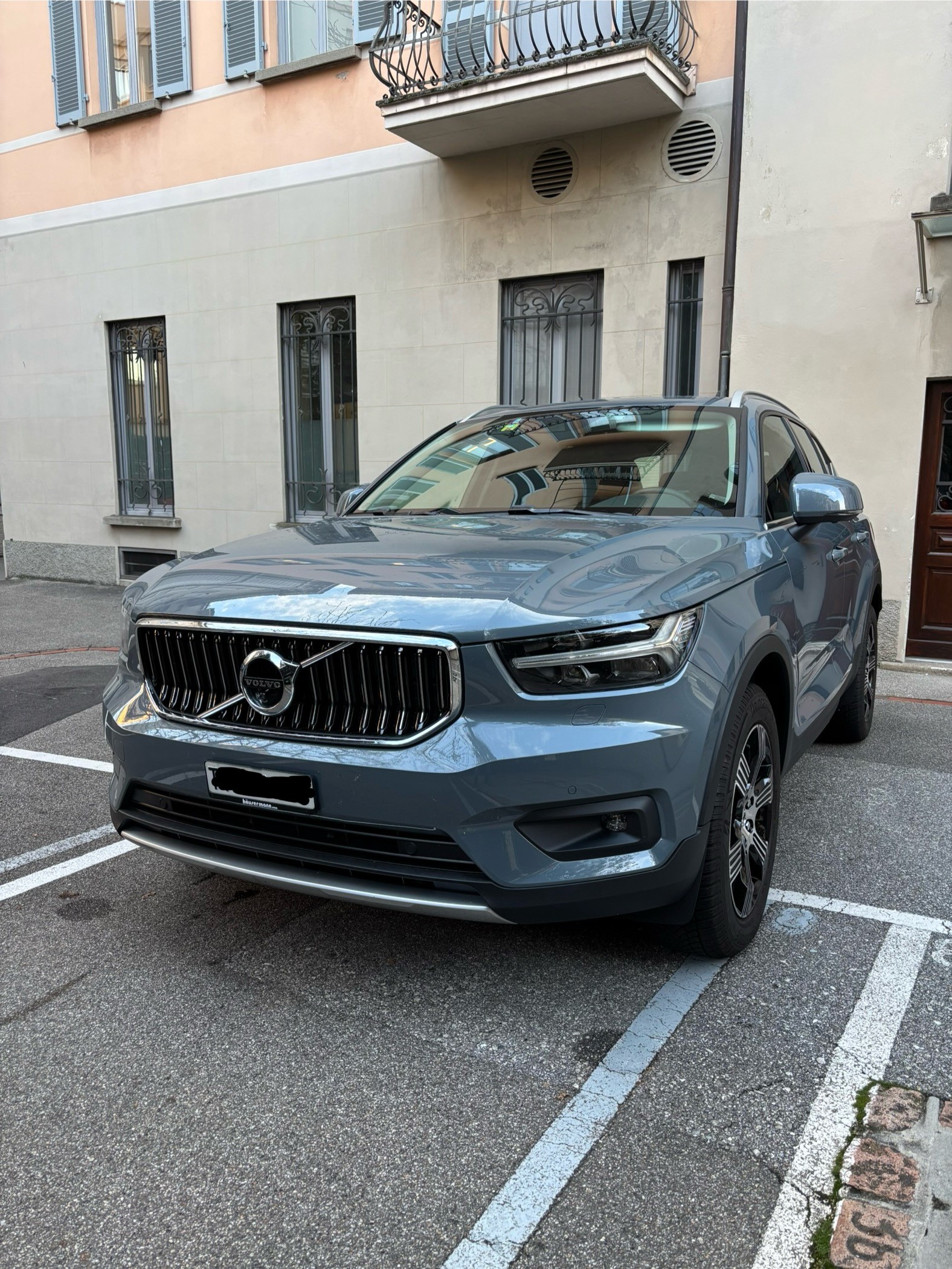 VOLVO XC40 B4 Benzin Mild Hybrid AWD Core DCT-image-1