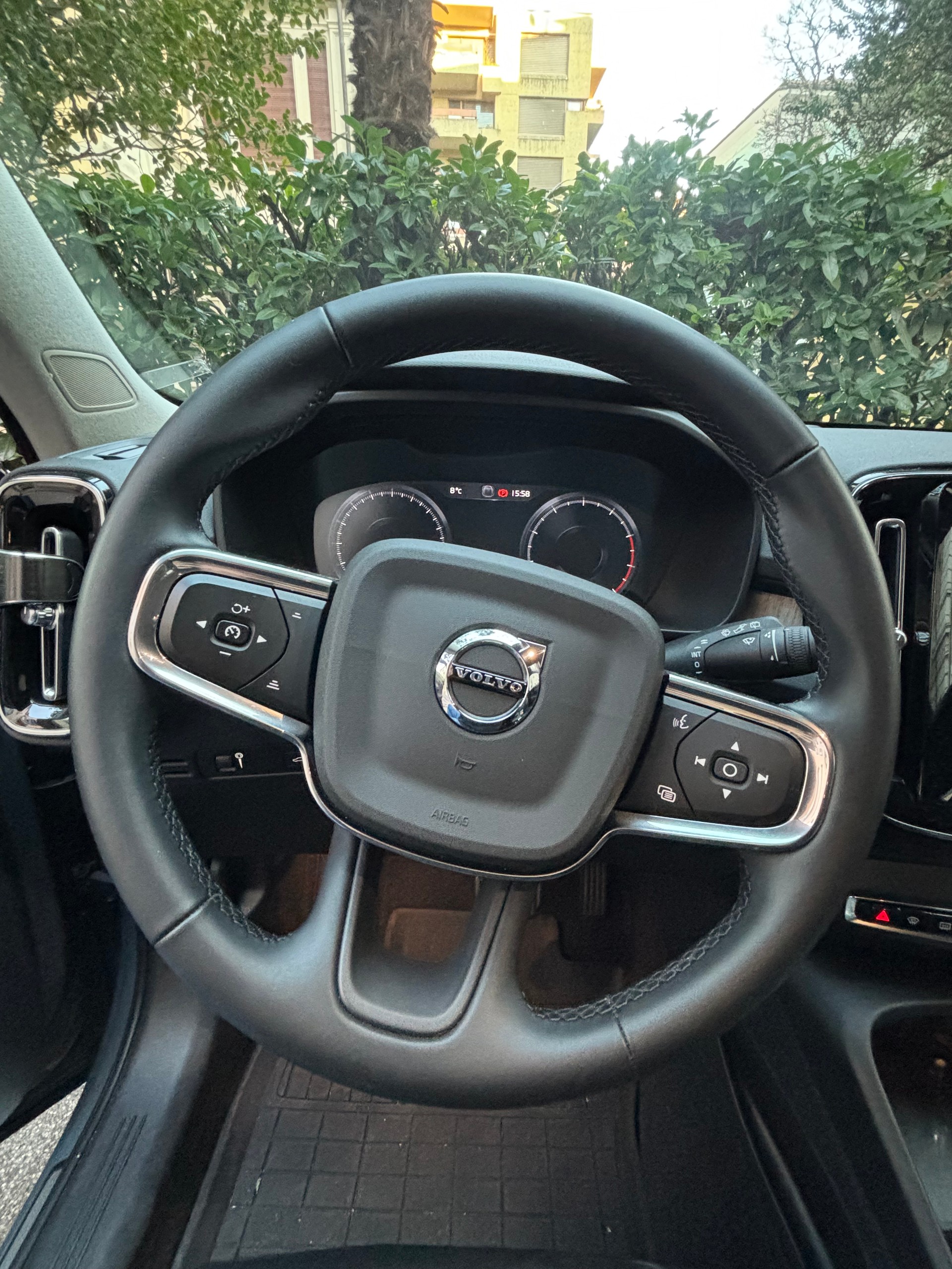 VOLVO XC40 B4 Benzin Mild Hybrid AWD Core DCT-image-5