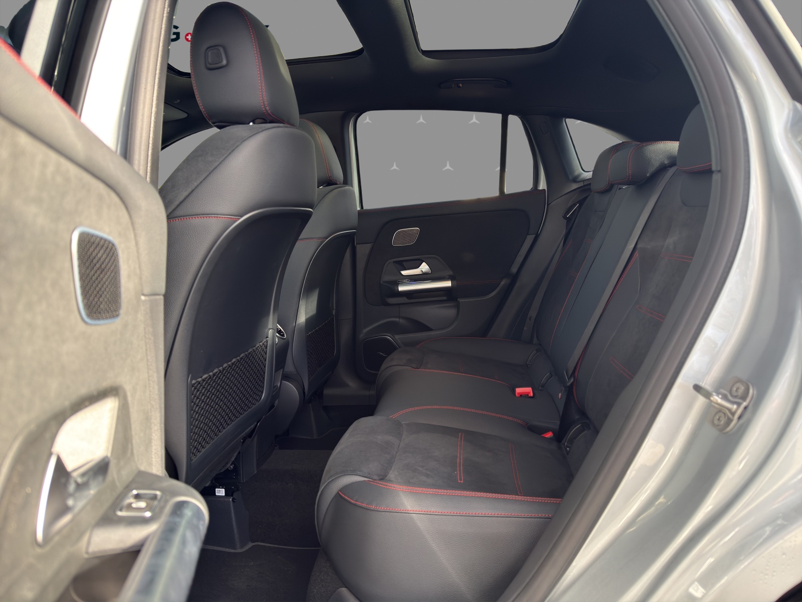MERCEDES-BENZ GLA 200 Night Star 7G-DCT-image-15