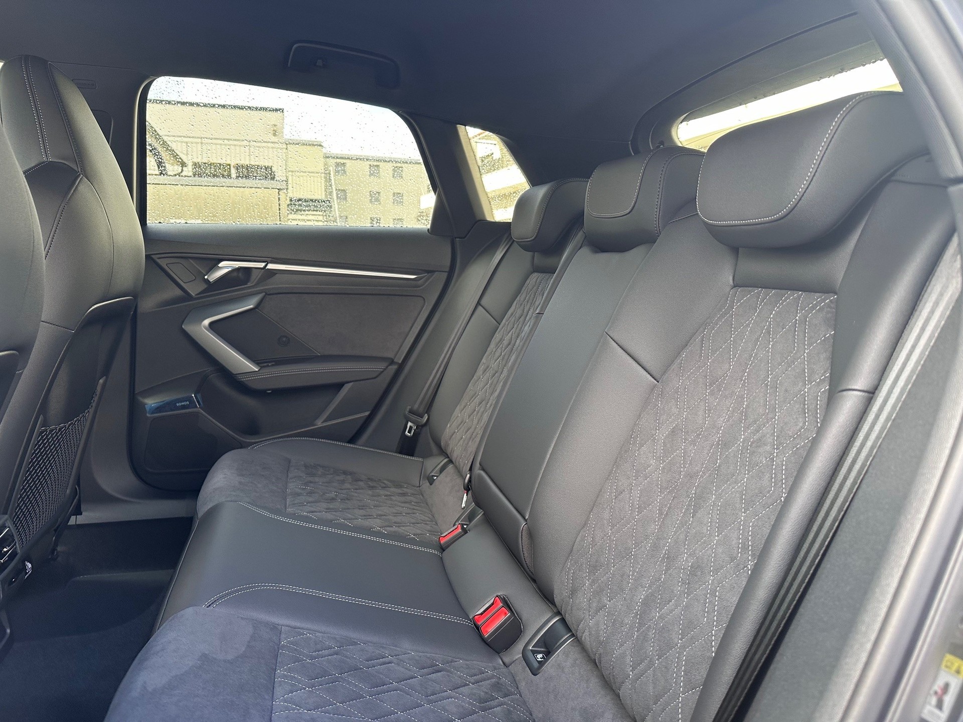 AUDI A3 Sportback TFSI 150 kW quattro S line S tronic-image-9