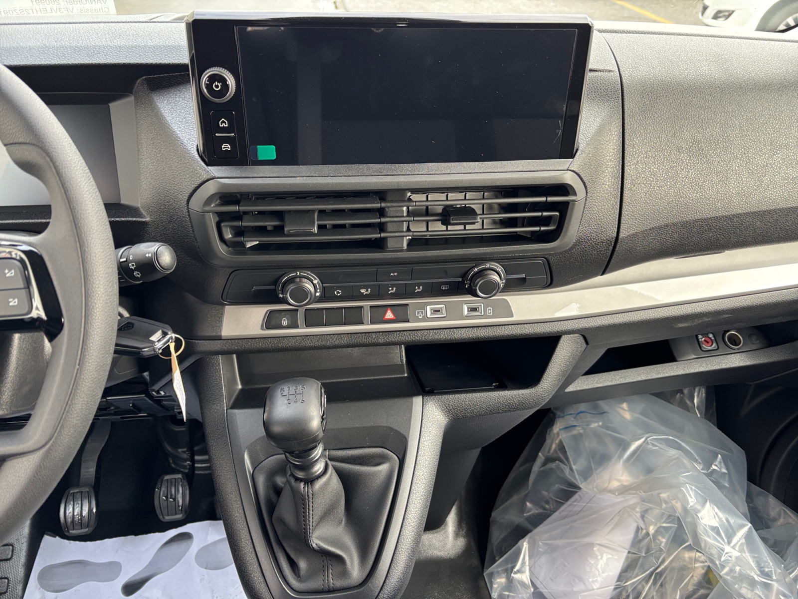 PEUGEOT Expert 2.0 BlueHDi 145 S&S Vertiefte Kabine Long-image-12