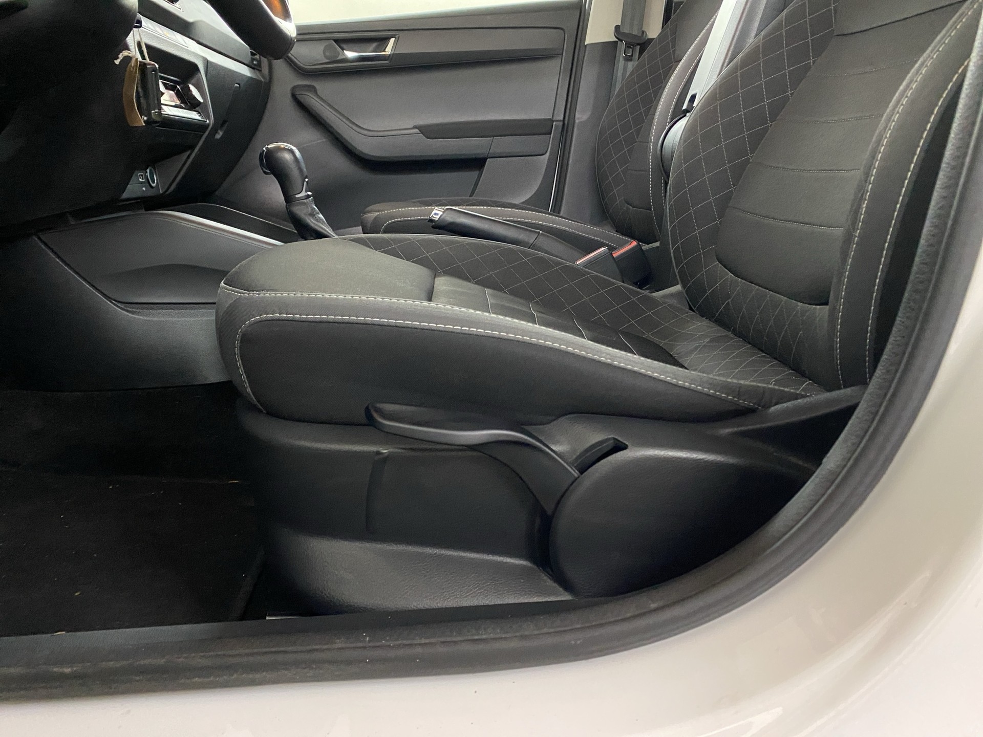 SKODA Fabia Combi 1.0 TSI Ambition DSG-image-18