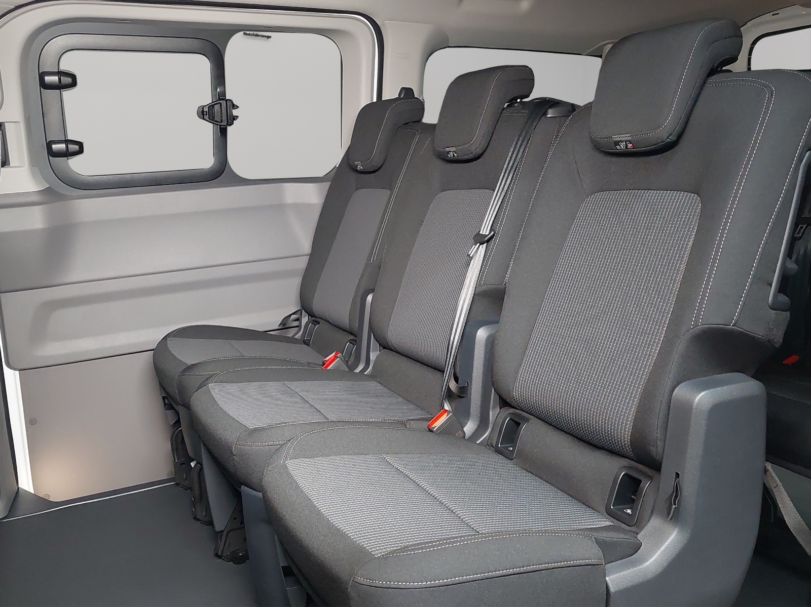 VW Transporter Kombi-image-8