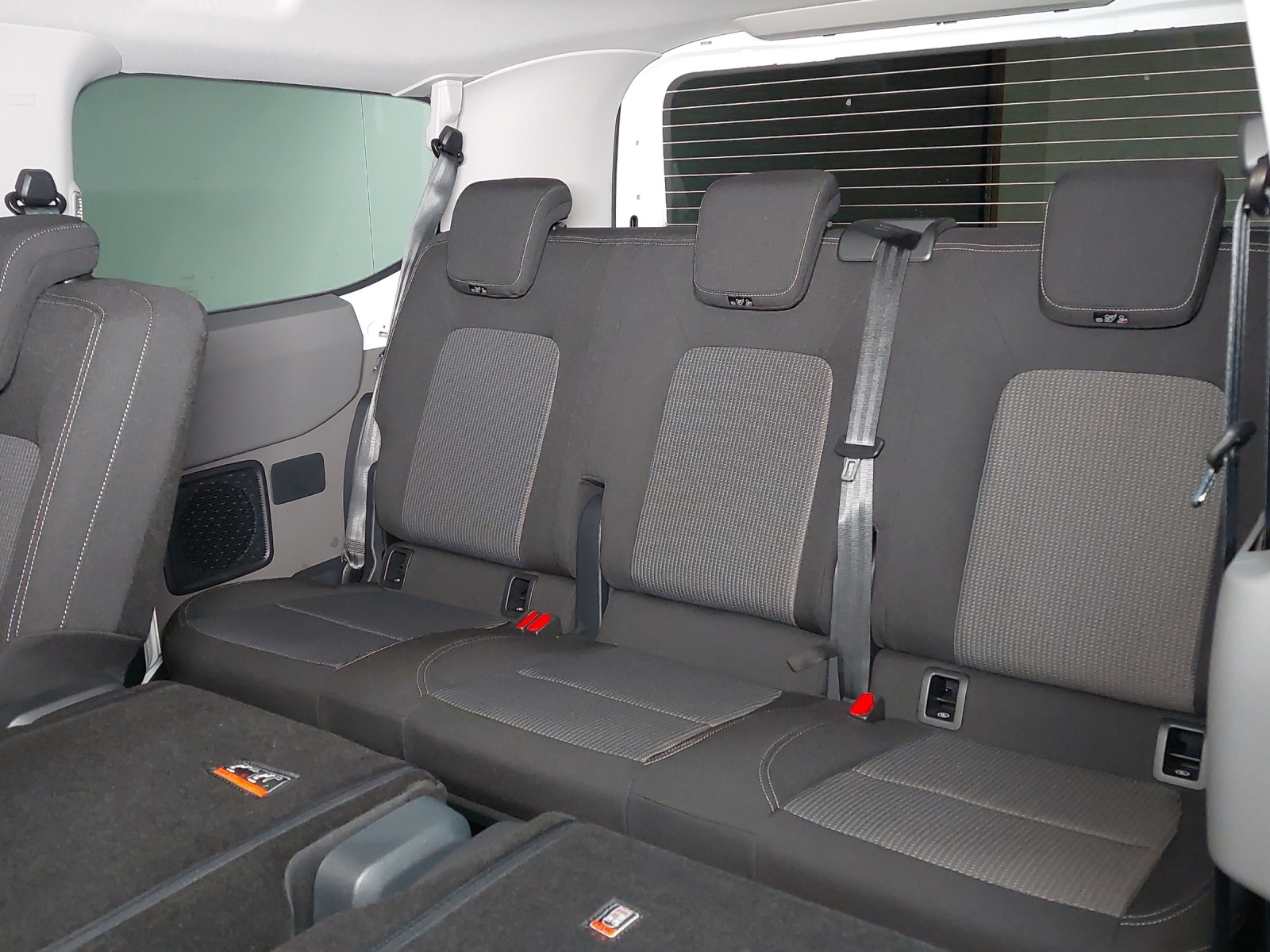 VW Transporter Kombi-image-9