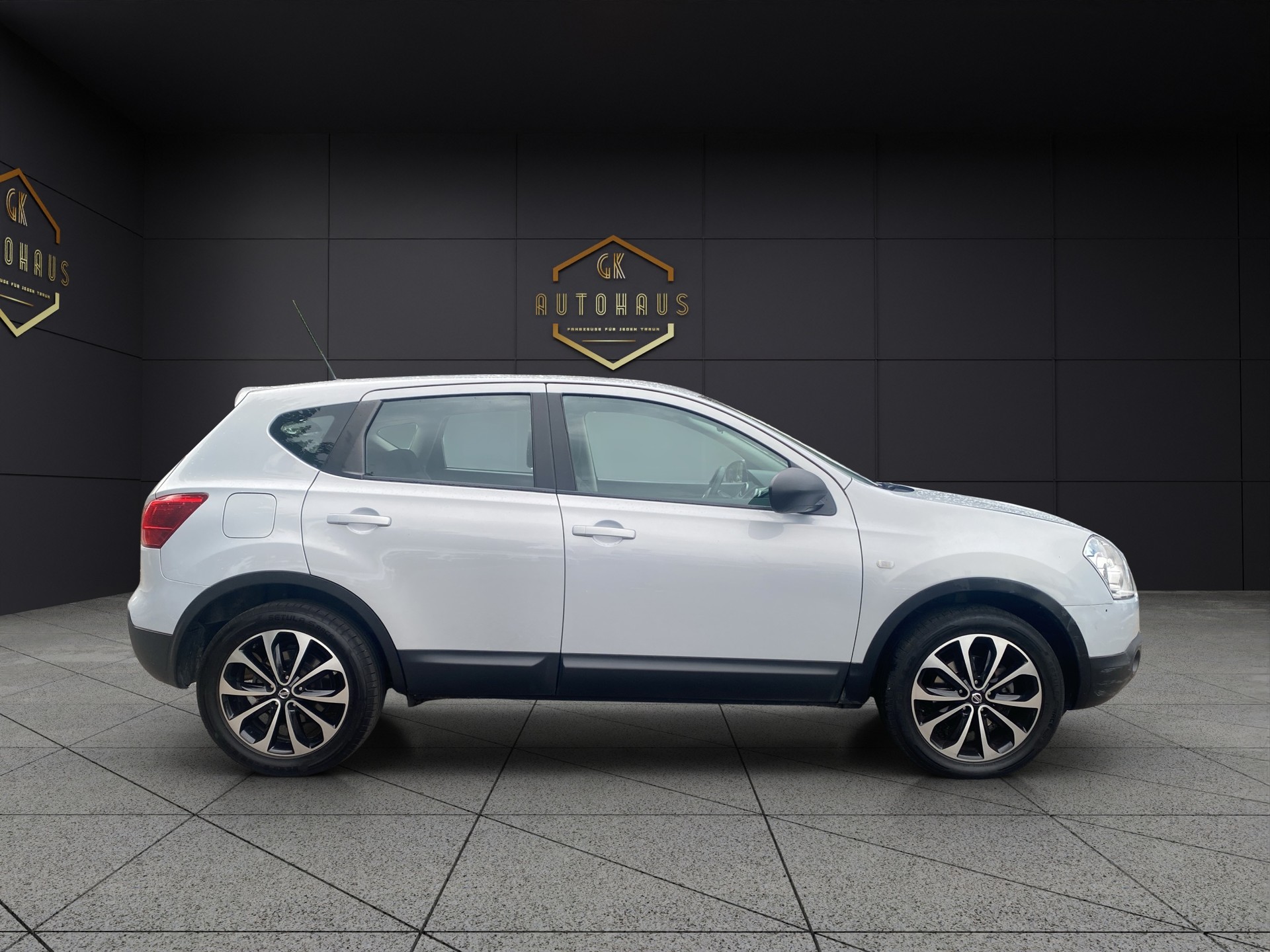 NISSAN Qashqai 2.0 dCi 4WD acenta Automatic-image-6