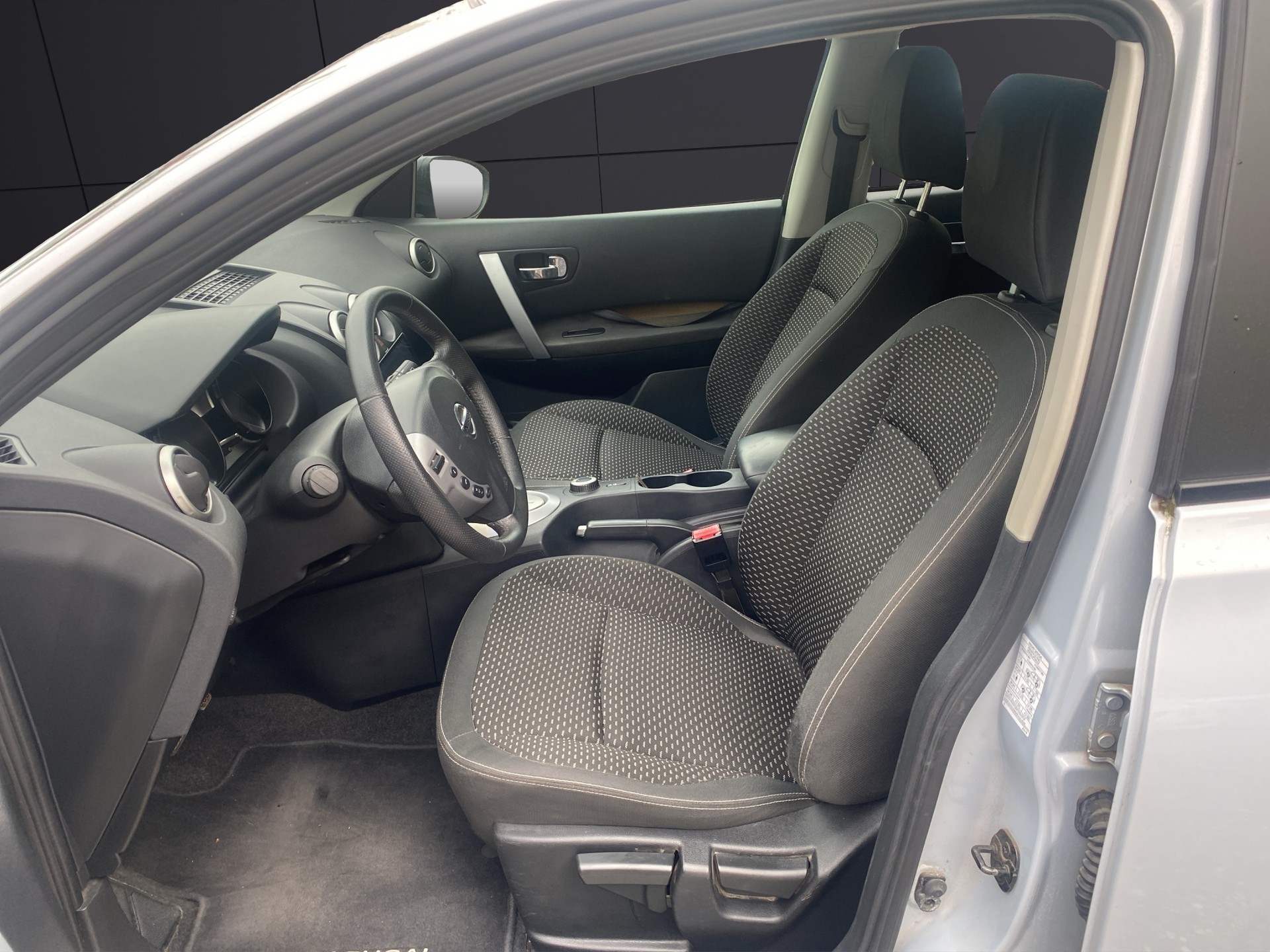 NISSAN Qashqai 2.0 dCi 4WD acenta Automatic-image-9