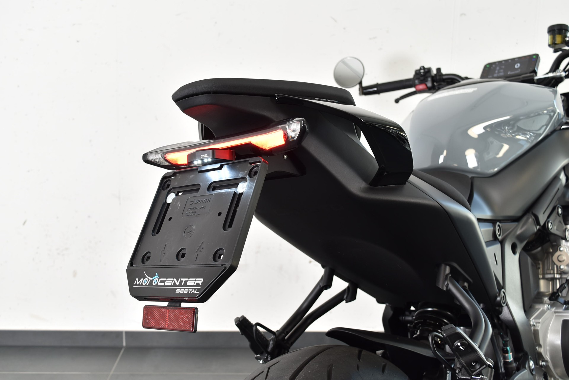 CF MOTO 675 NK-image-4