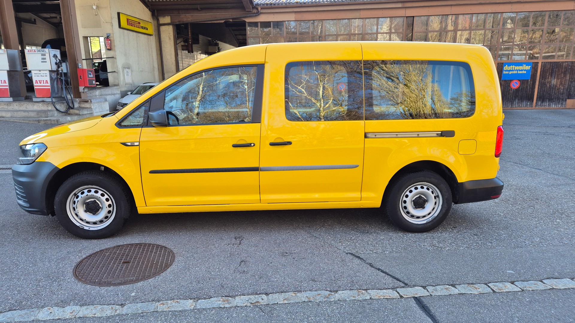 VW Caddy Maxi 1.0TSI BlueMotion Technology-showroom-element-1