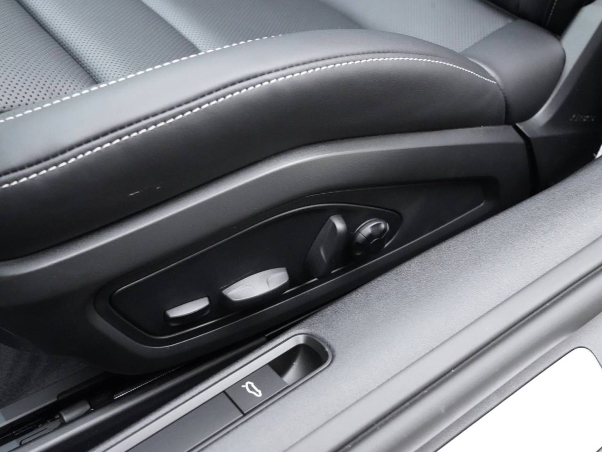 PORSCHE 911 Carrera S-image-22