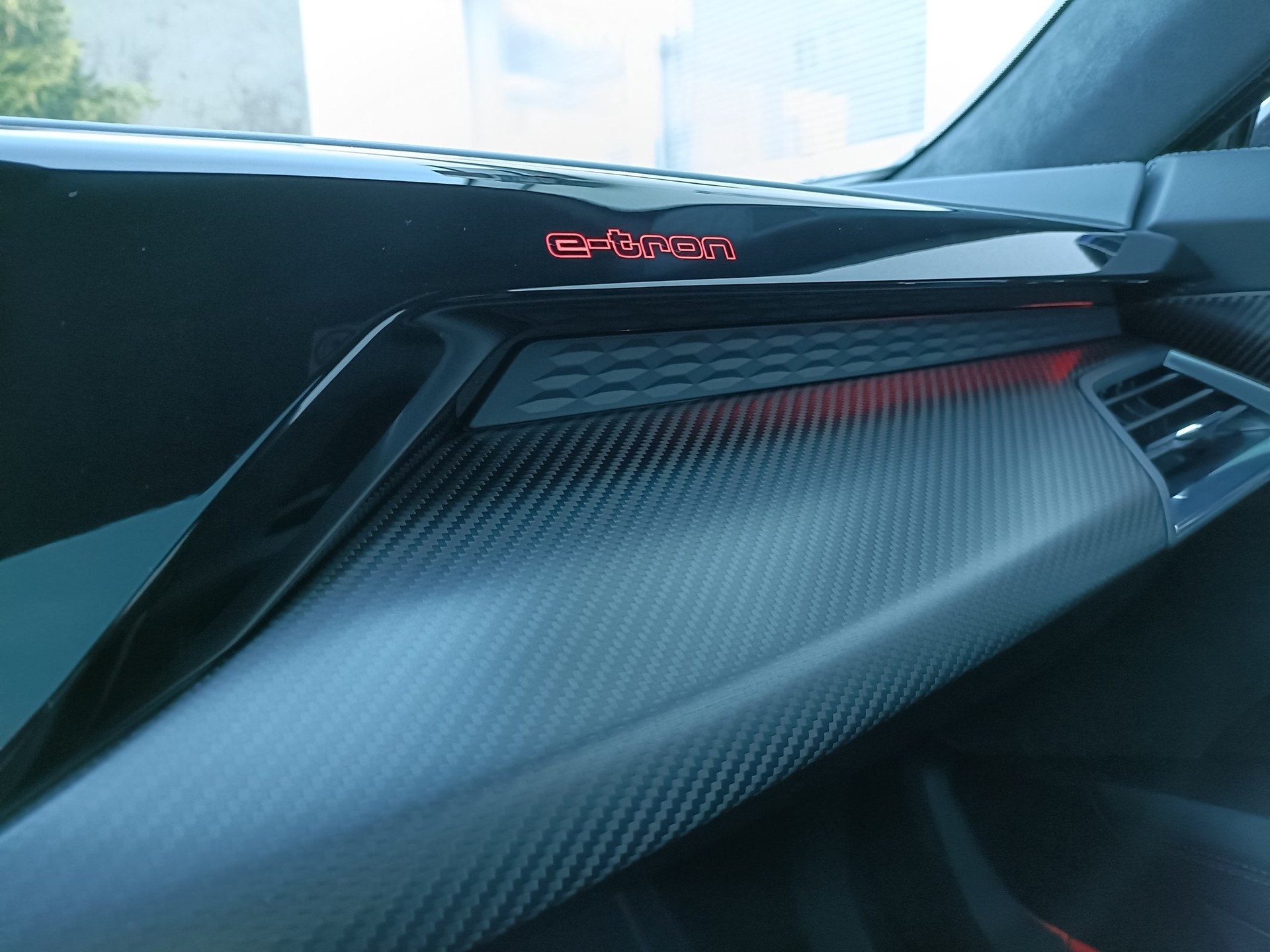 AUDI RS e-tron GT quattro-image-16