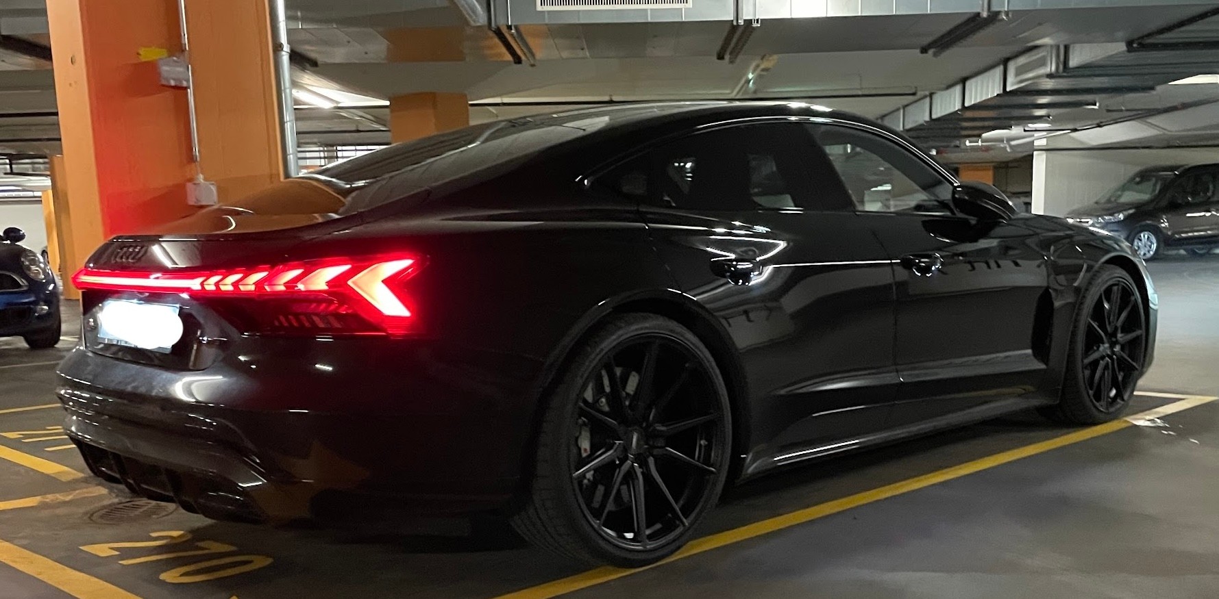 AUDI RS e-tron GT quattro-image-0