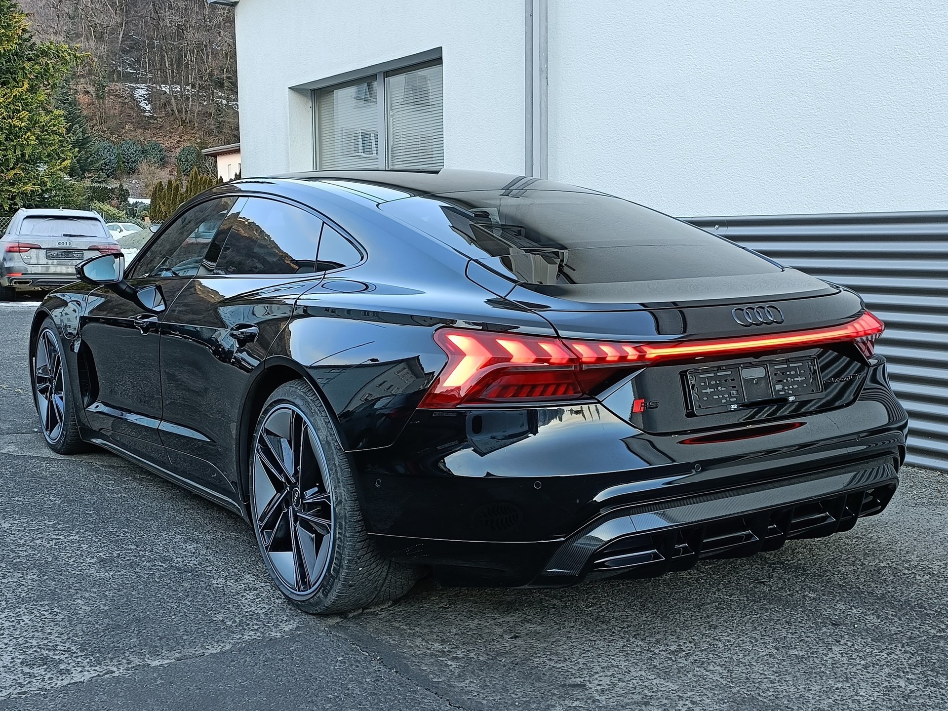 AUDI RS e-tron GT quattro-image-10