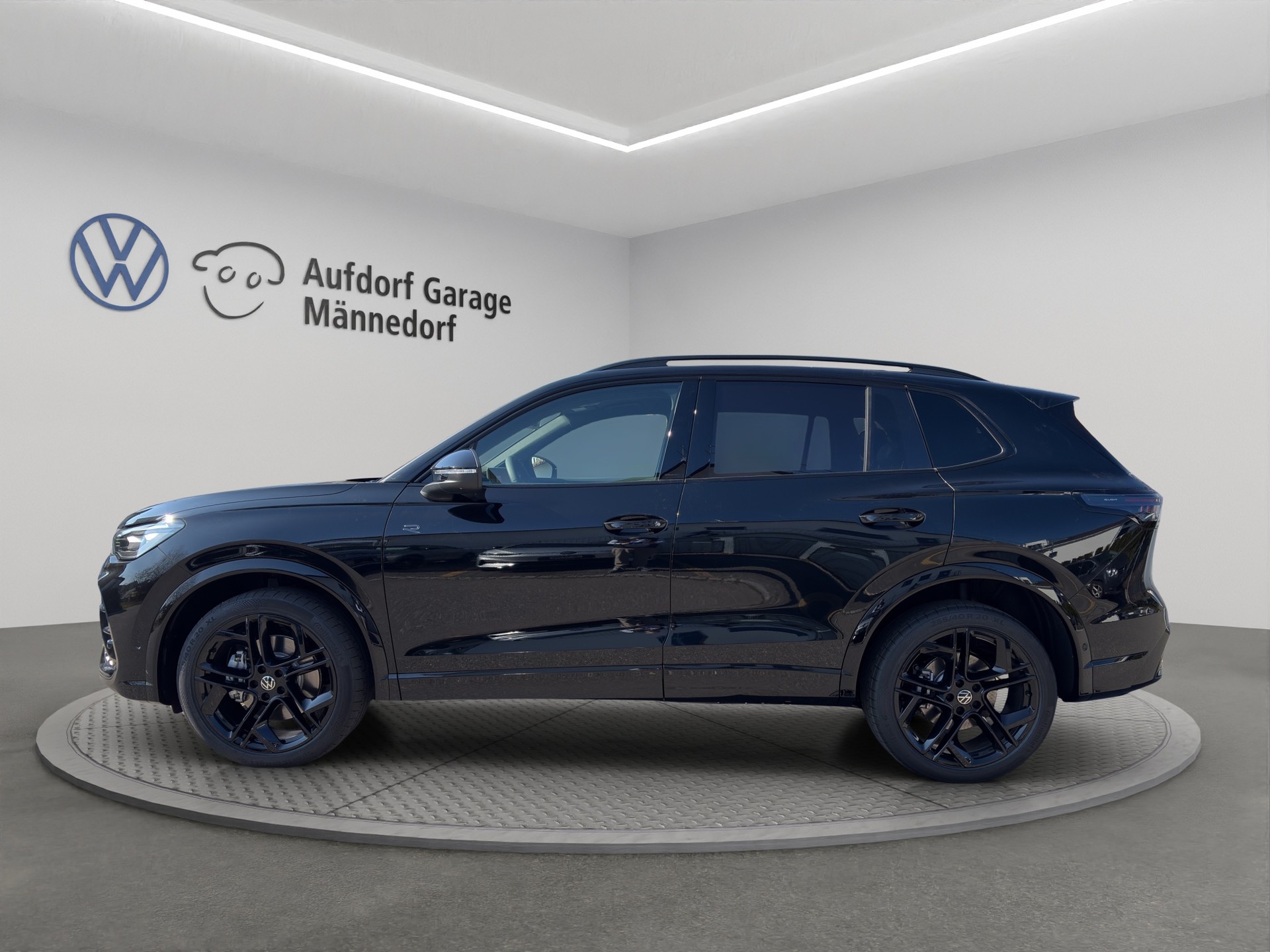 VW Tiguan 2.0 TSI DSG R-Line 4Motion-image-2
