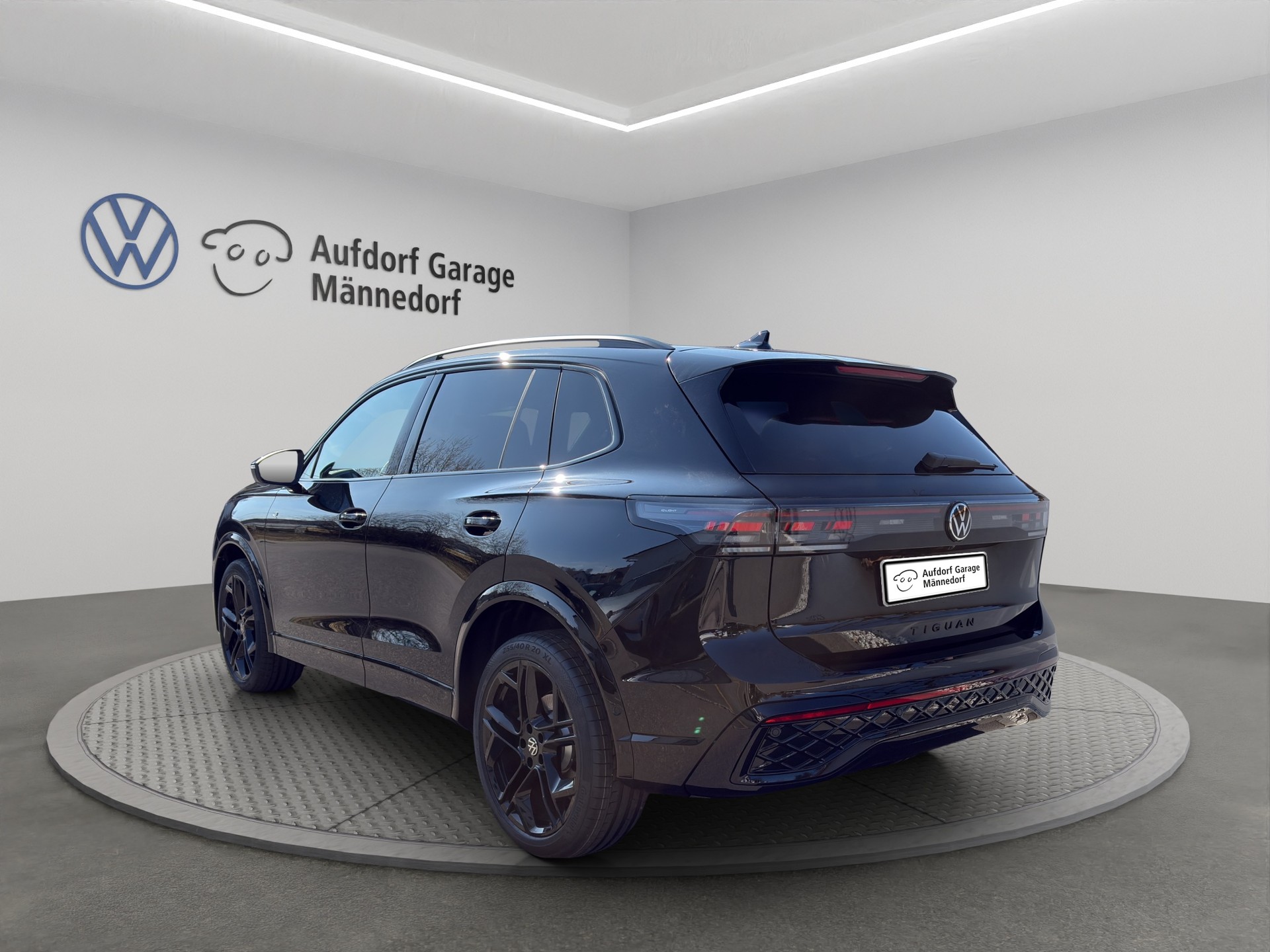 VW Tiguan 2.0 TSI DSG R-Line 4Motion-image-3