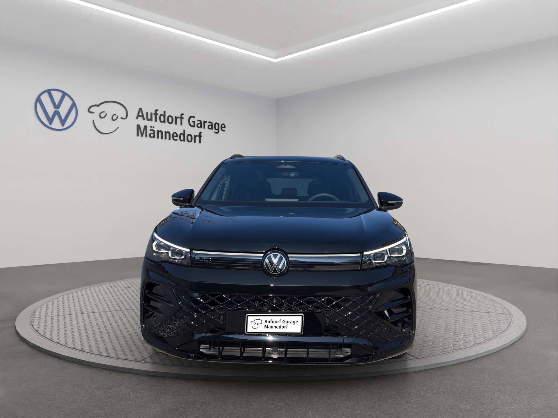 VW Tiguan 2.0 TSI DSG R-Line 4Motion-image-1