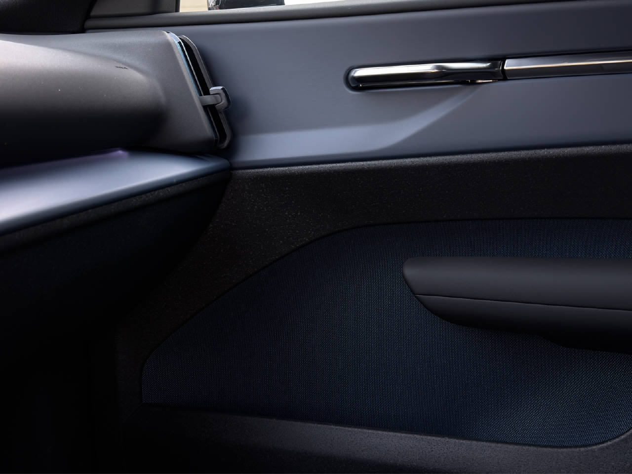 VOLVO EX30 E60 Plus BLACK EDITION-image-14