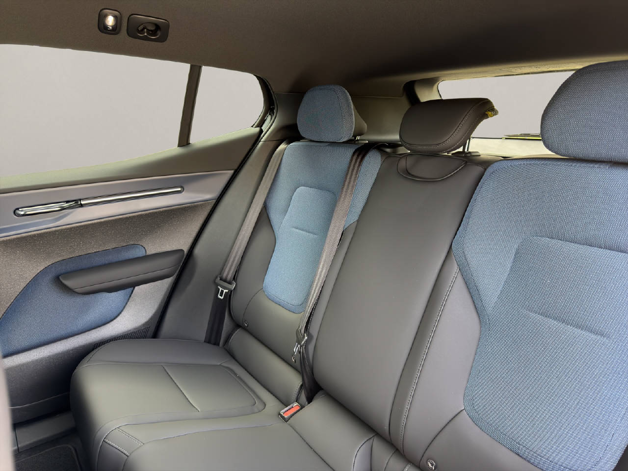 VOLVO EX30 E60 Plus BLACK EDITION-image-11