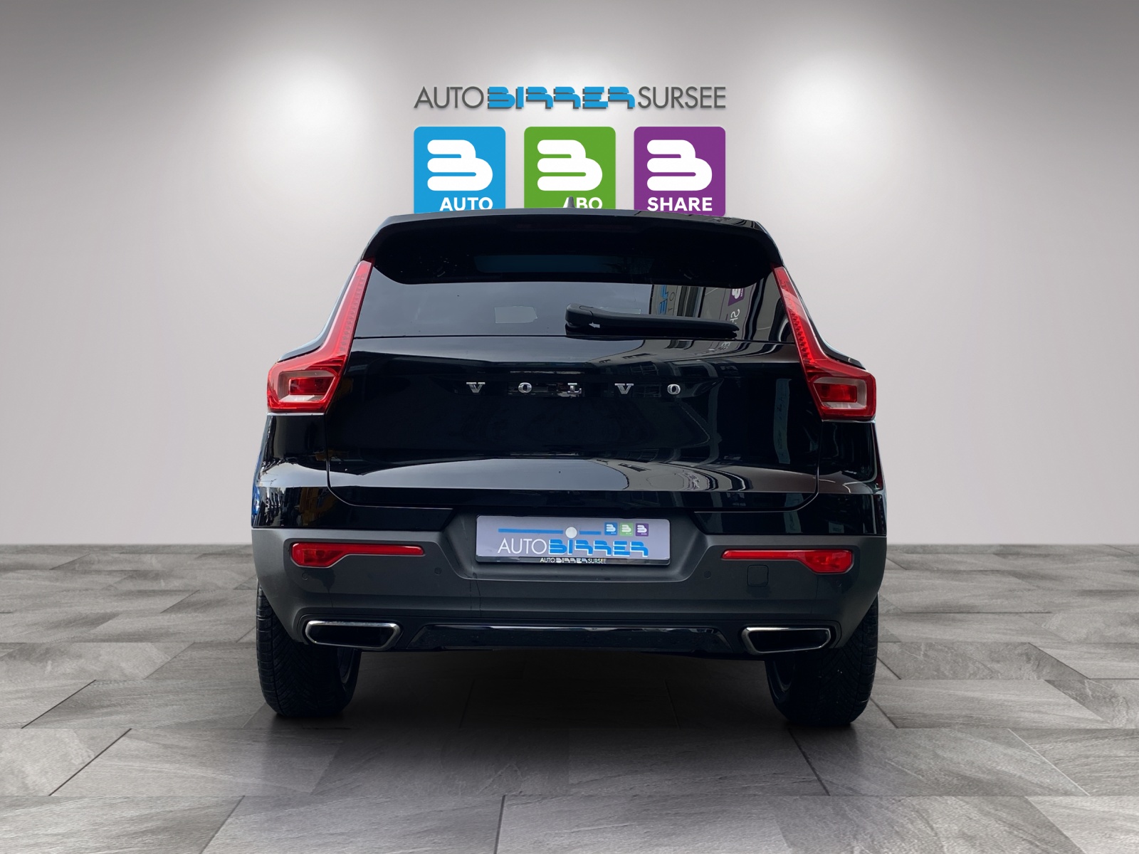 VOLVO XC40 2.0 D4 R-Design AWD-image-5