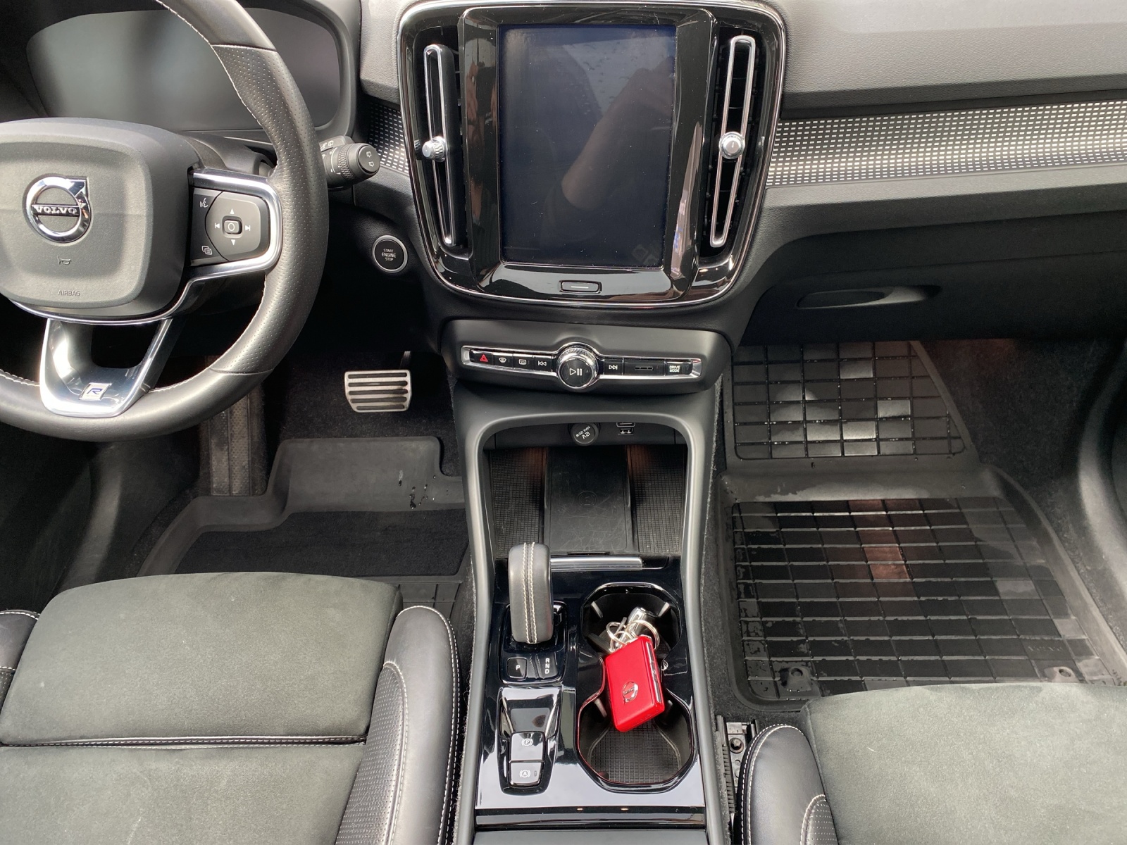 VOLVO XC40 2.0 D4 R-Design AWD-image-13