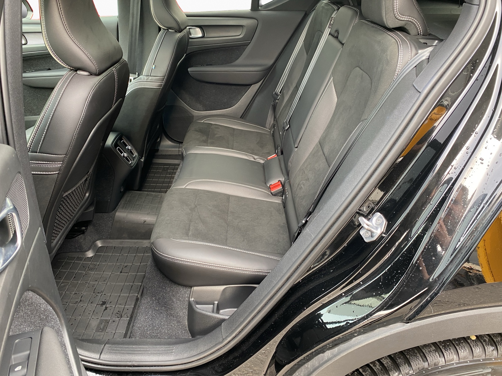 VOLVO XC40 2.0 D4 R-Design AWD-image-10