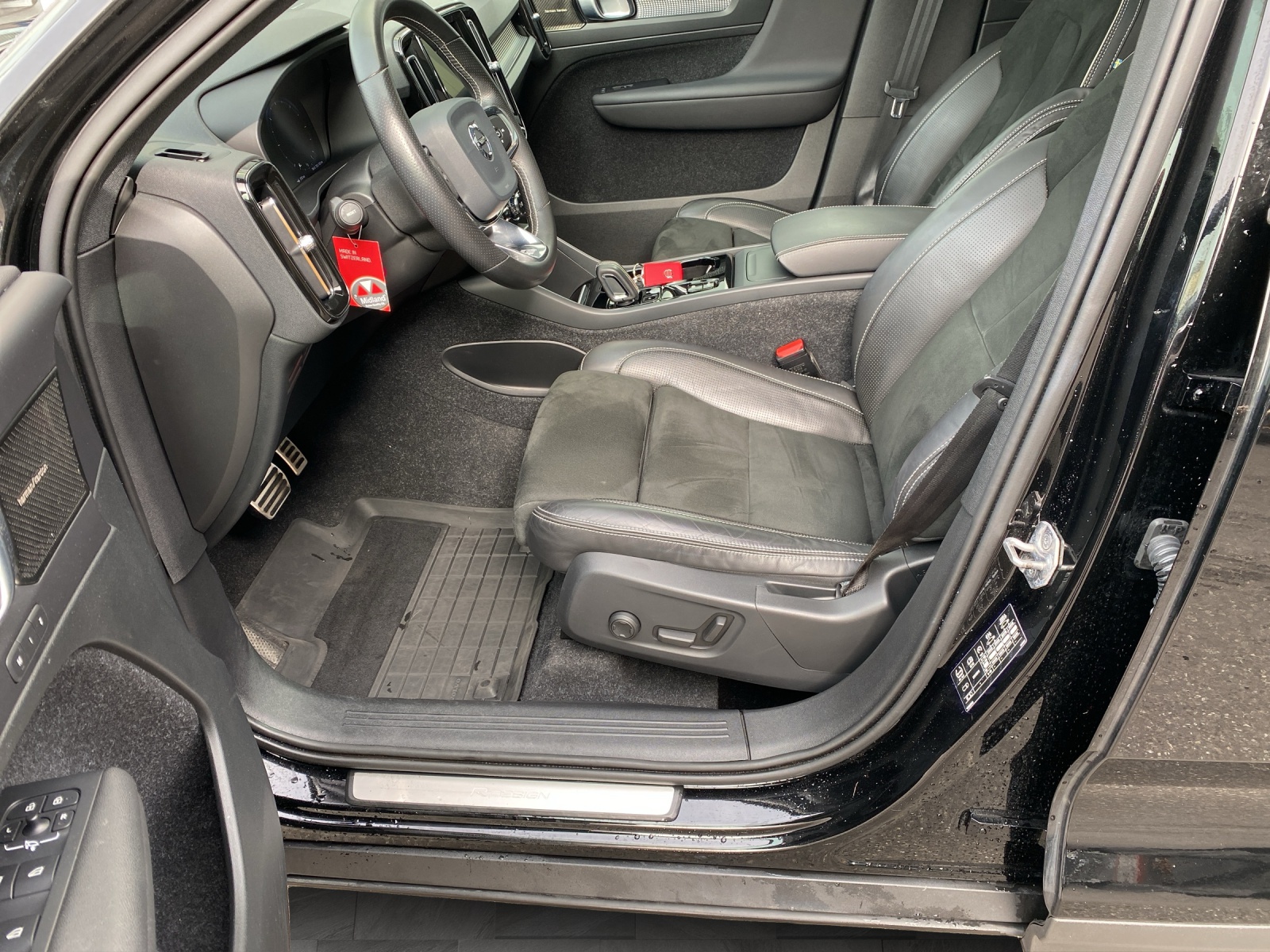 VOLVO XC40 2.0 D4 R-Design AWD-image-9