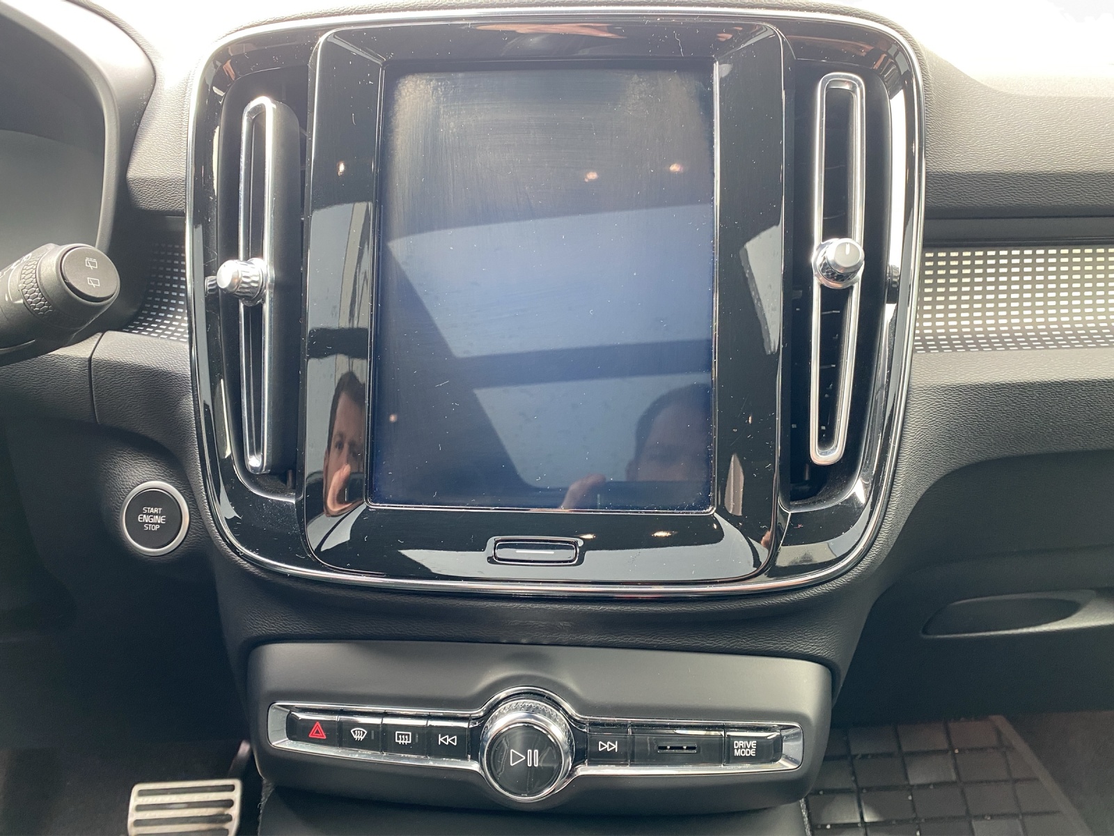VOLVO XC40 2.0 D4 R-Design AWD-image-14