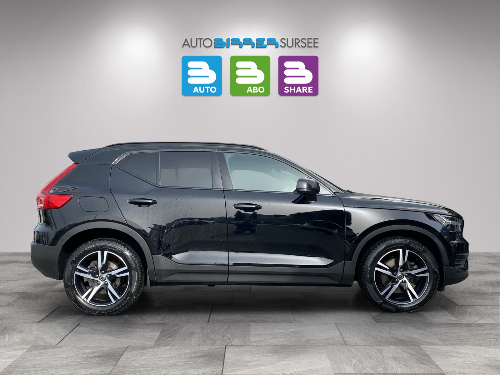VOLVO XC40 2.0 D4 R-Design AWD-image-3