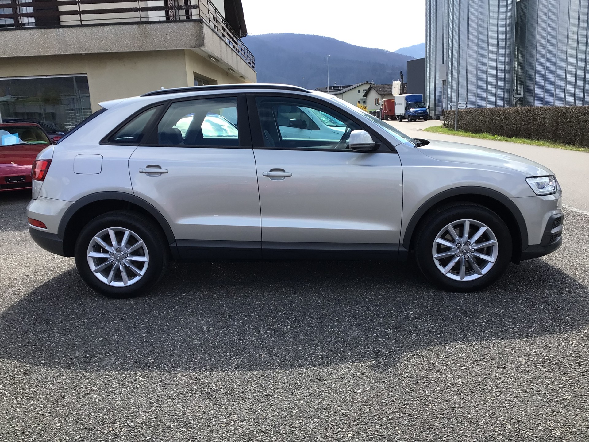 AUDI Q3 2.0 TFSI quattro S-tronic-image-3