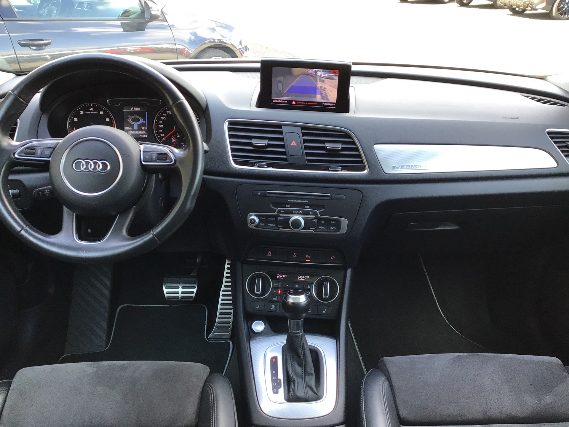 AUDI Q3 2.0 TFSI quattro S-tronic-image-8