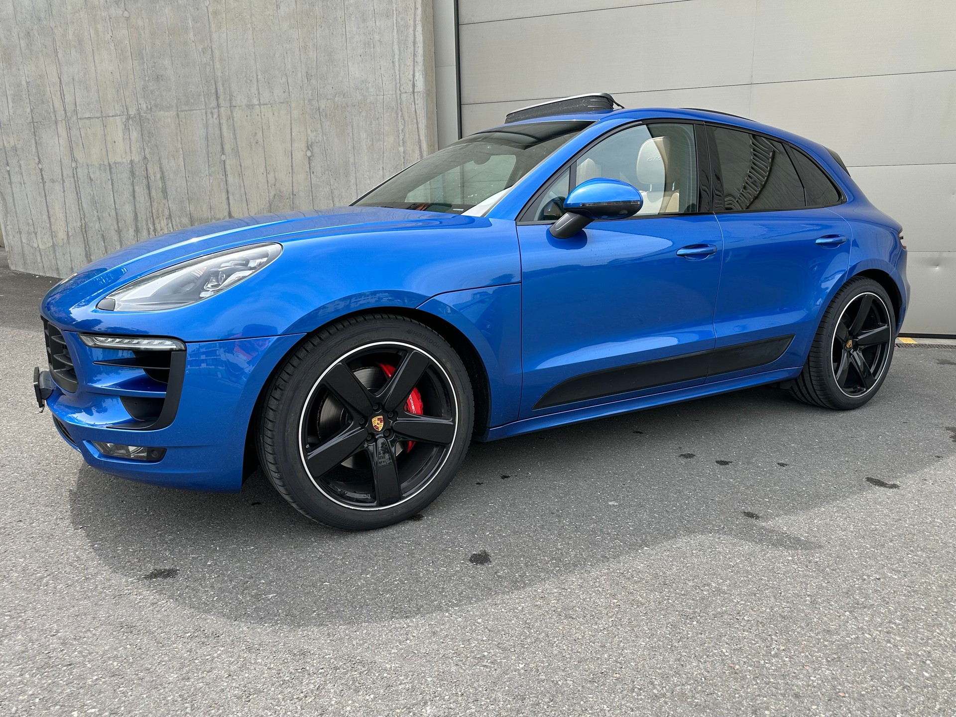 PORSCHE Macan GTS PDK PANO LUFTFAHRWERK 18 FACH SPORTSITZE VOLLLEDER 360 KAMERA BOSE SOUND NATURLEDER-image-4