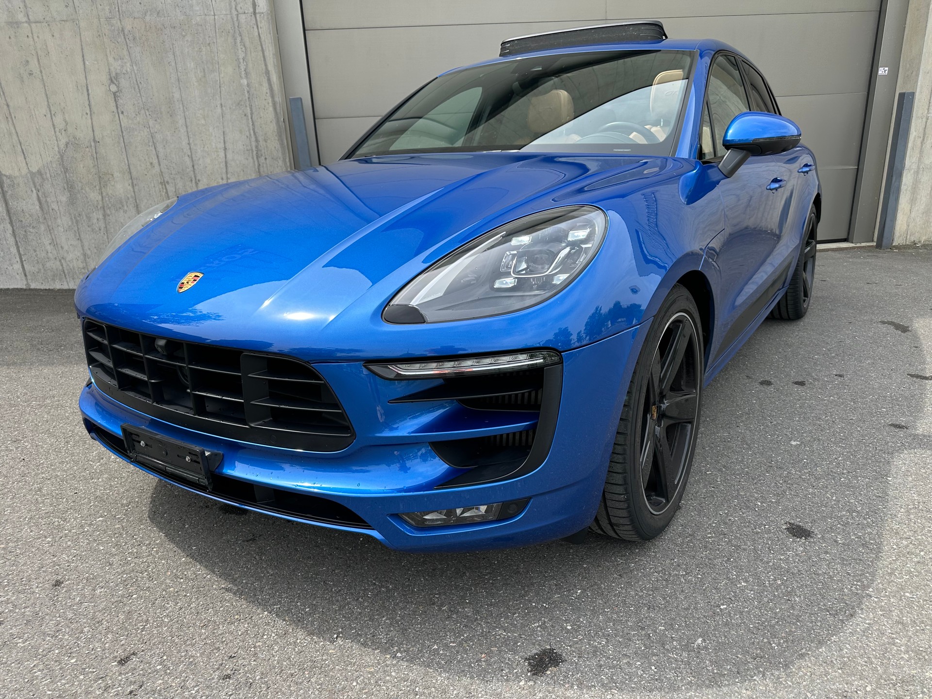 PORSCHE Macan GTS PDK PANO LUFTFAHRWERK 18 FACH SPORTSITZE VOLLLEDER 360 KAMERA BOSE SOUND NATURLEDER-showroom-element-1