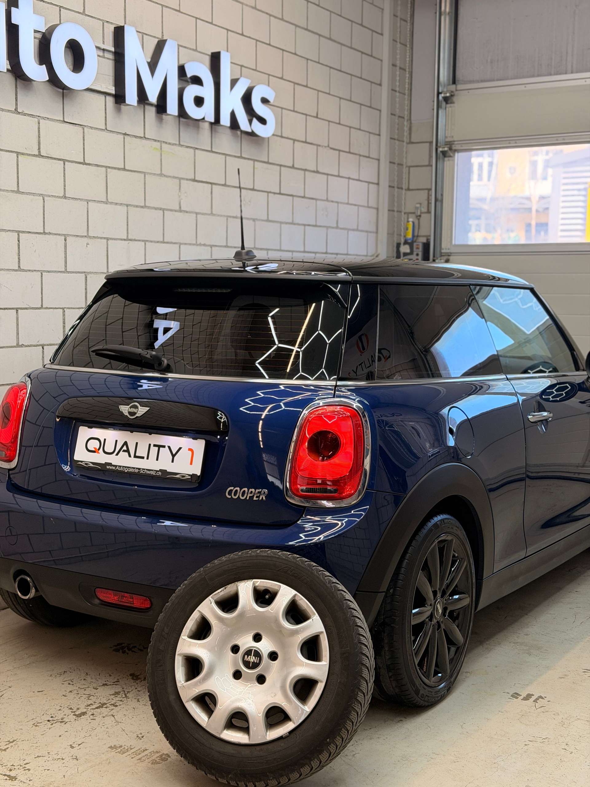 MINI COOPER-showroom-element-3