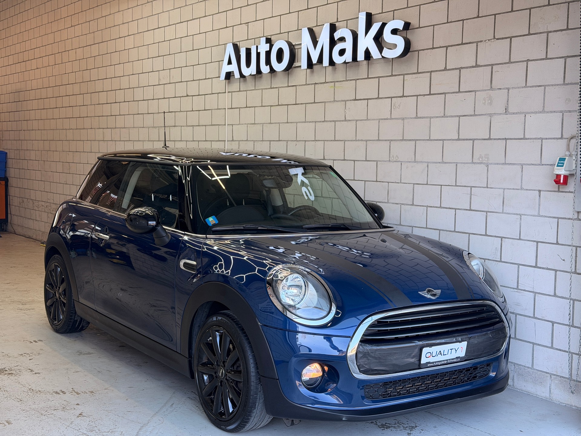 MINI COOPER-showroom-element-1