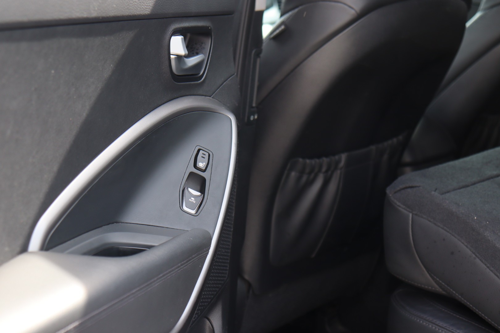 HYUNDAI Santa Fe 2.2 CRDI Premium 4WD Automatic • Expertise du jour • Service à jour-image-10