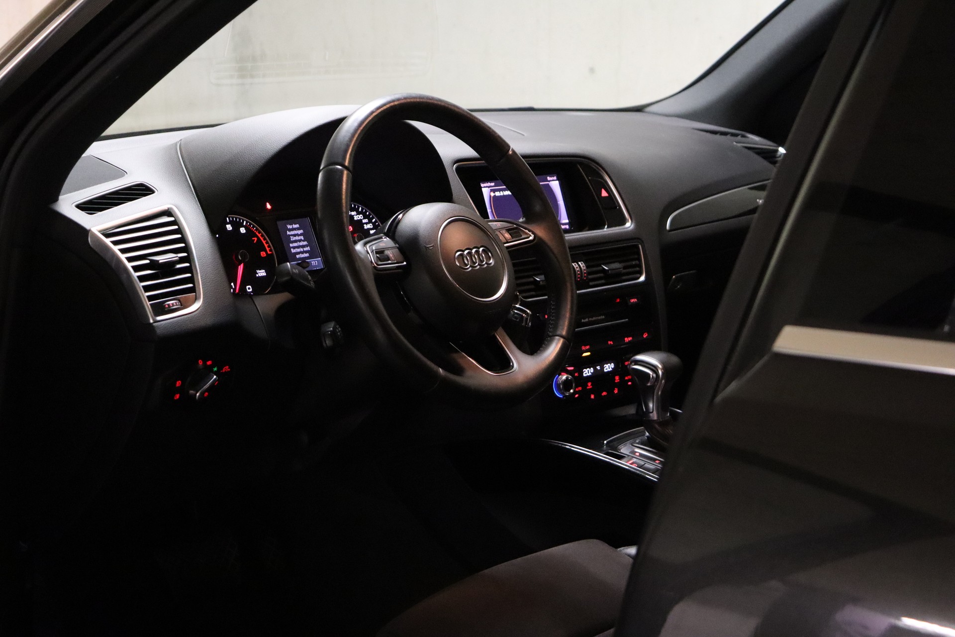 AUDI Q5 2.0 TFSI QUATTRO TIPTRONIC **TEMPOMAT**CH-FAHRZEUG**8-FACH RÄDER**AB MFK**-image-11
