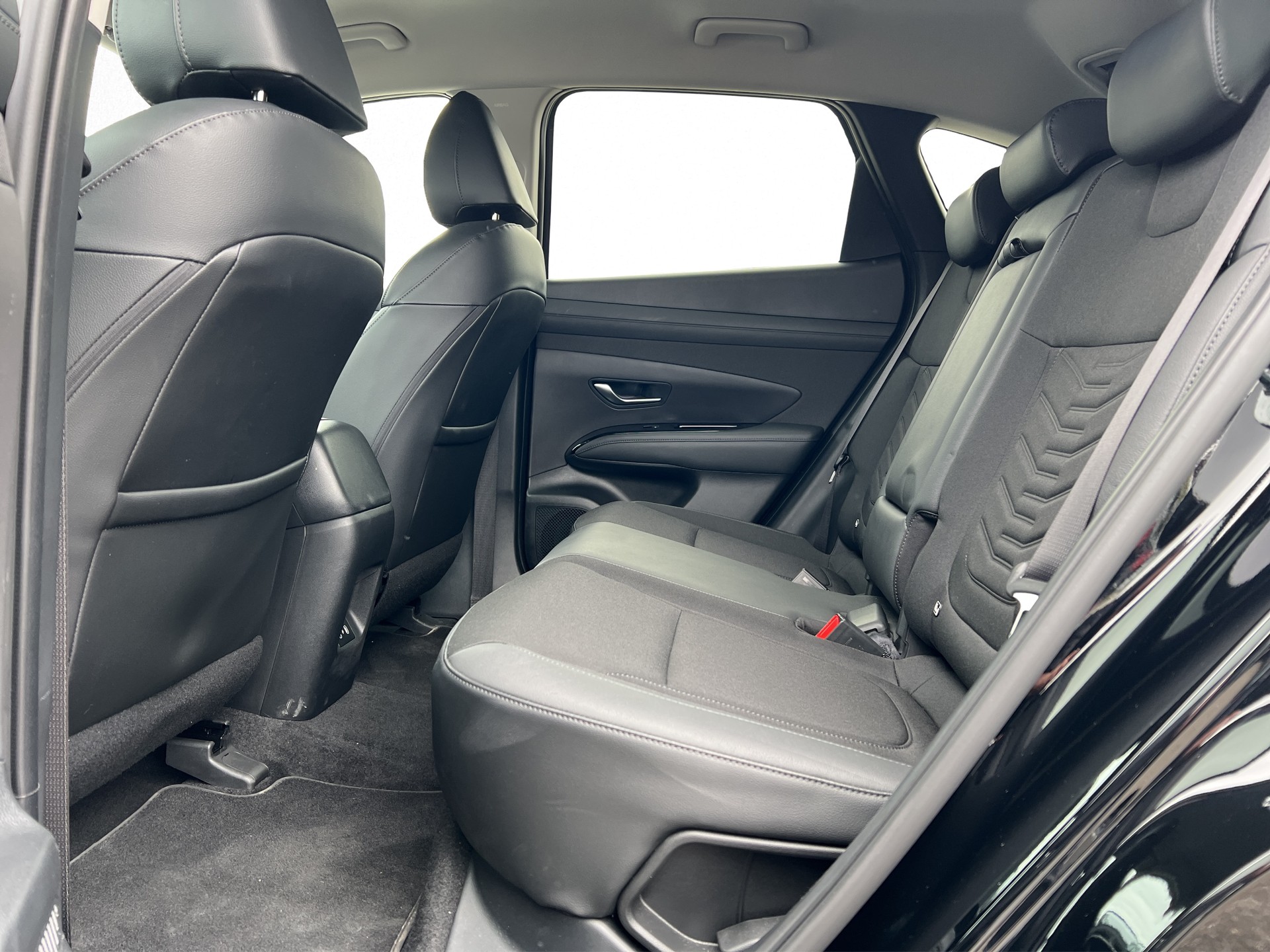 HYUNDAI Tucson 1.6 T-GDi Plug-in Hybrid Amplia 4WD-image-13