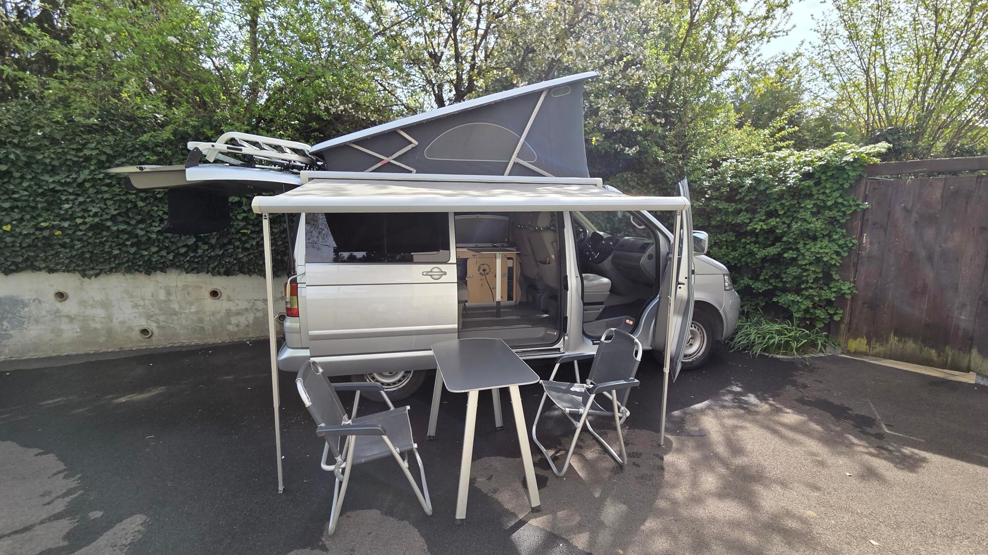 VW Véhicule T5 California Camping Car 2500ccm 131cv/96kW 5 cylindres, TDI diesel 6-vitesses, Boîte manuelle, traction avant-image-0