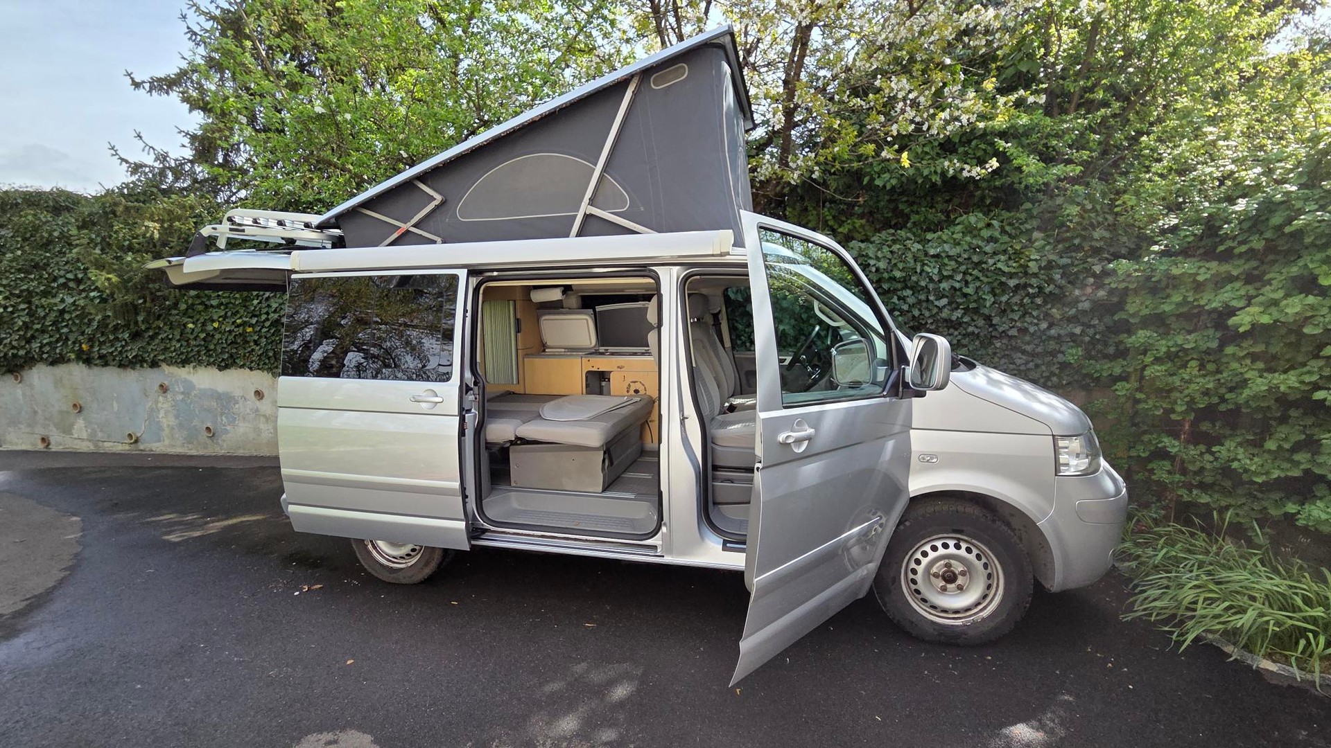 VW Véhicule T5 California Camping Car 2500ccm 131cv/96kW 5 cylindres, TDI diesel 6-vitesses, Boîte manuelle, traction avant-image-1