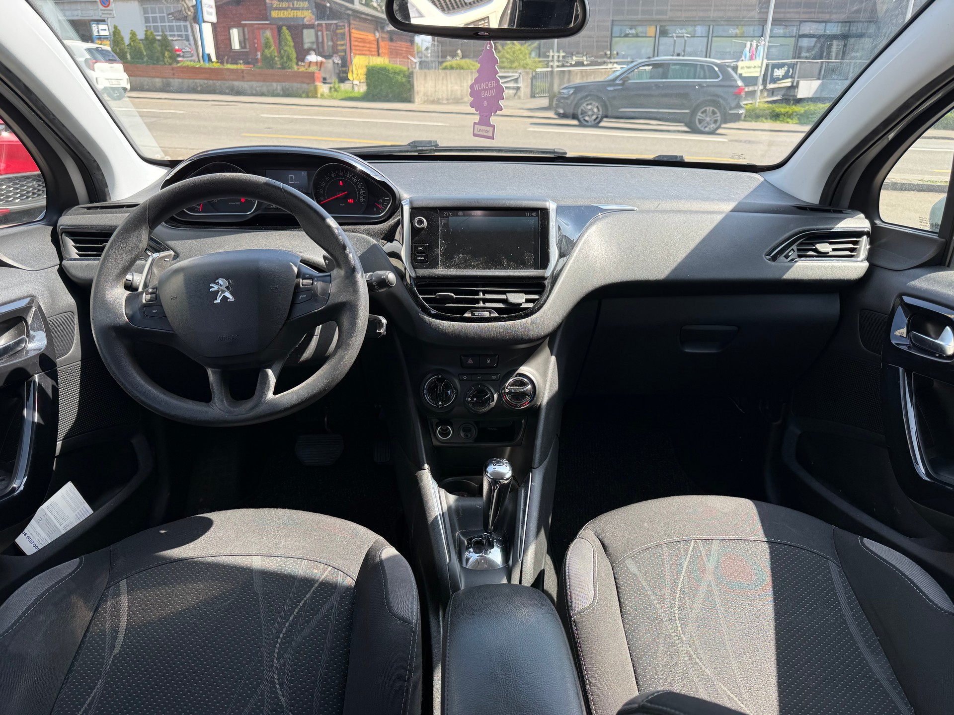 PEUGEOT 208 1.2 e-VTI Active EGS5-image-6