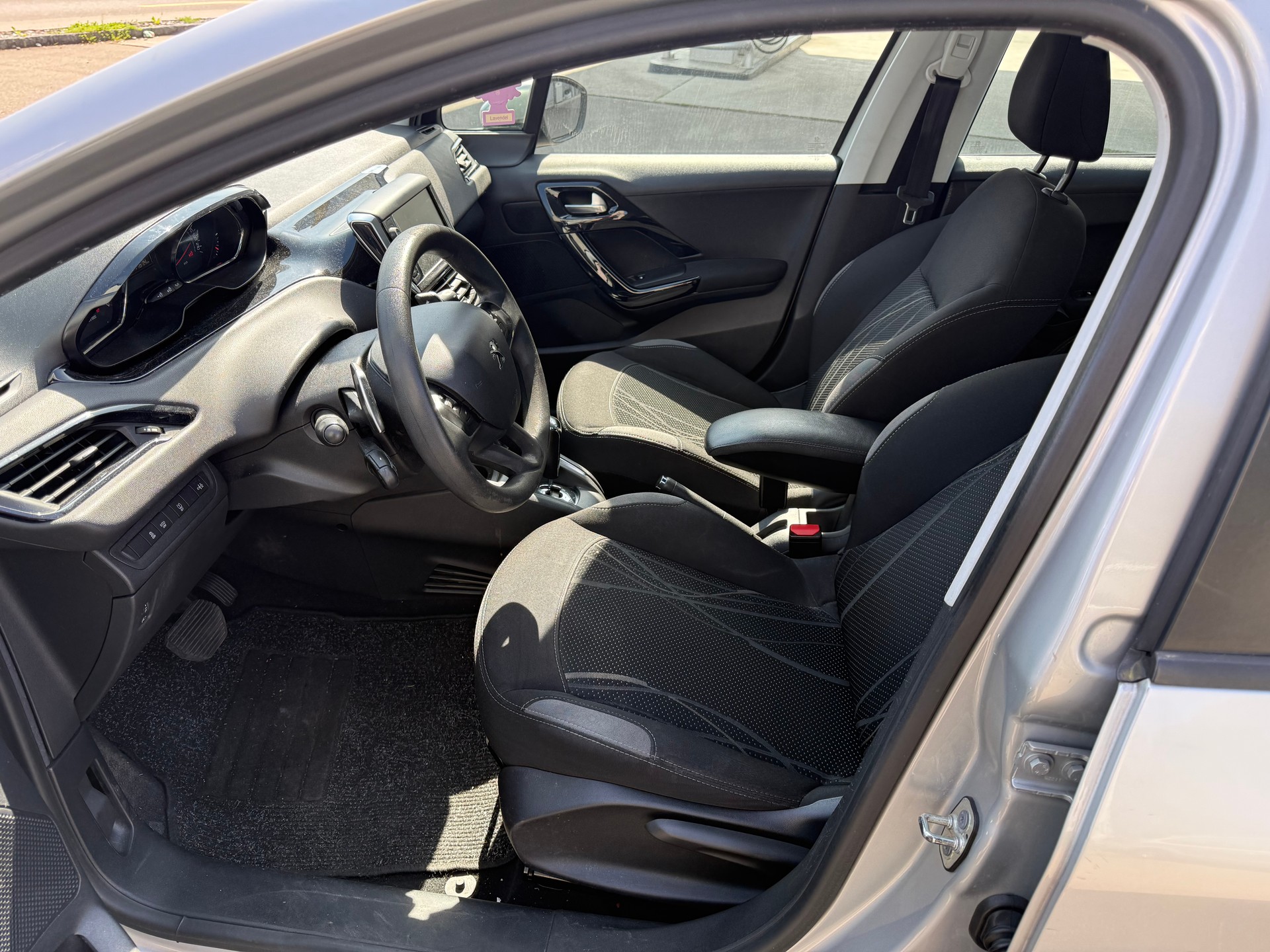 PEUGEOT 208 1.2 e-VTI Active EGS5-image-8