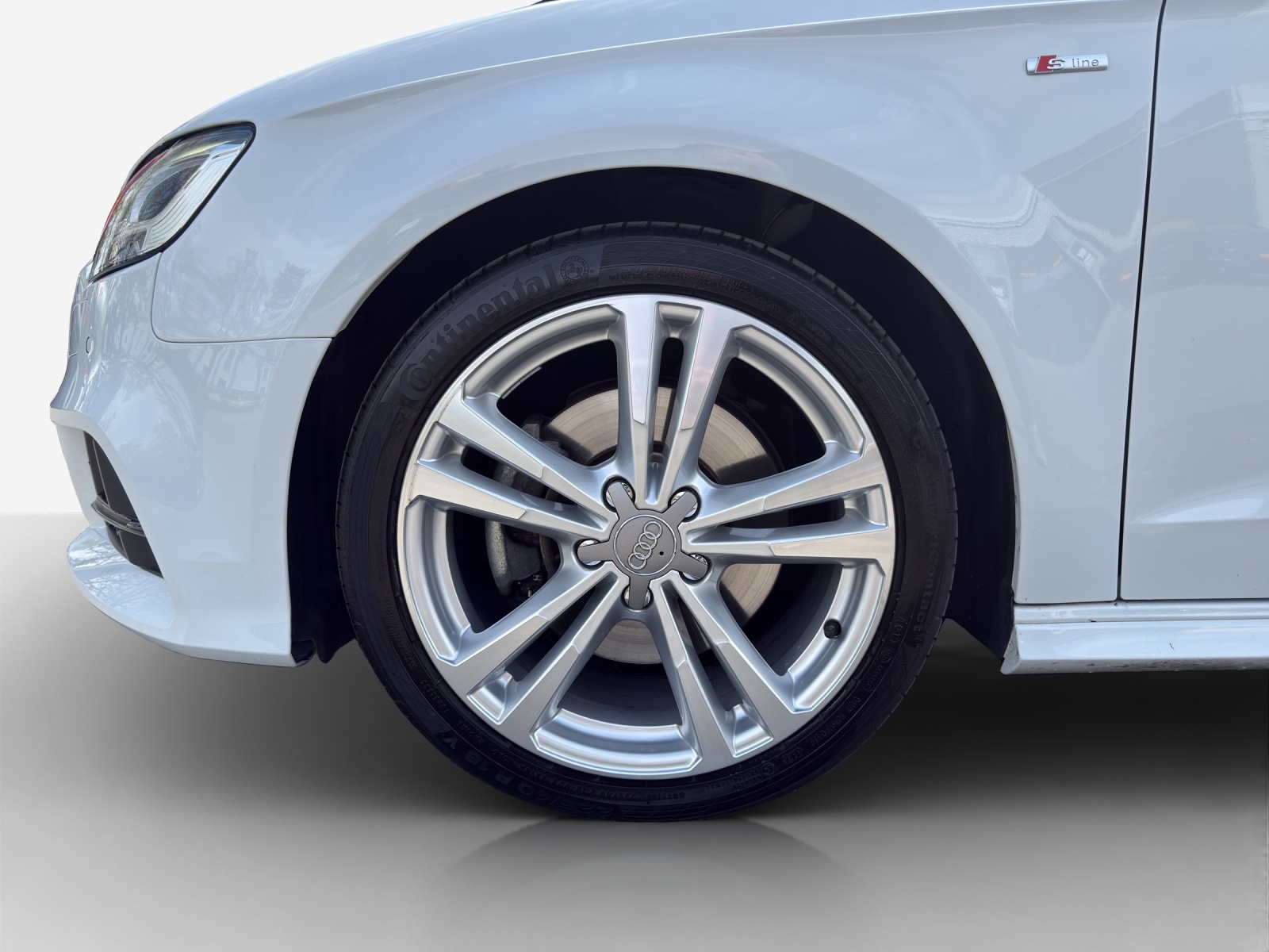AUDI A3 Sportback 40 TFSI Sport Attraction quattro S-tronic-image-13