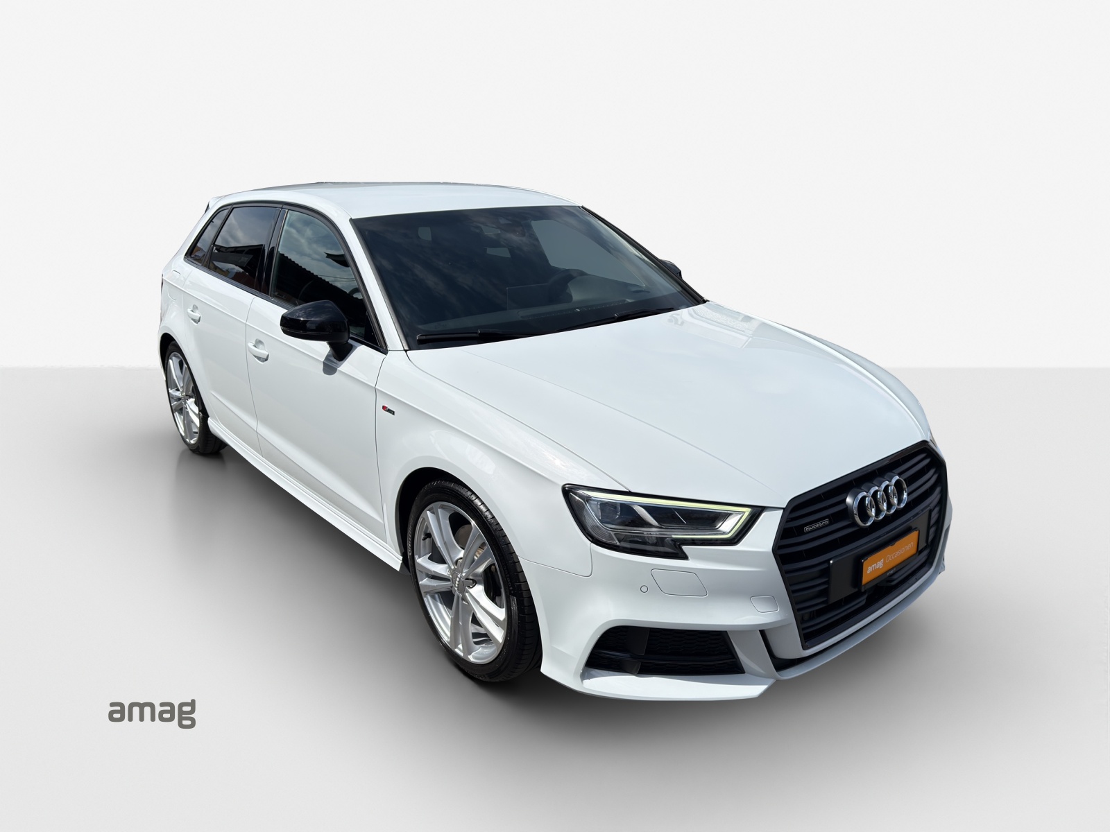 AUDI A3 Sportback 40 TFSI Sport Attraction quattro S-tronic-image-5