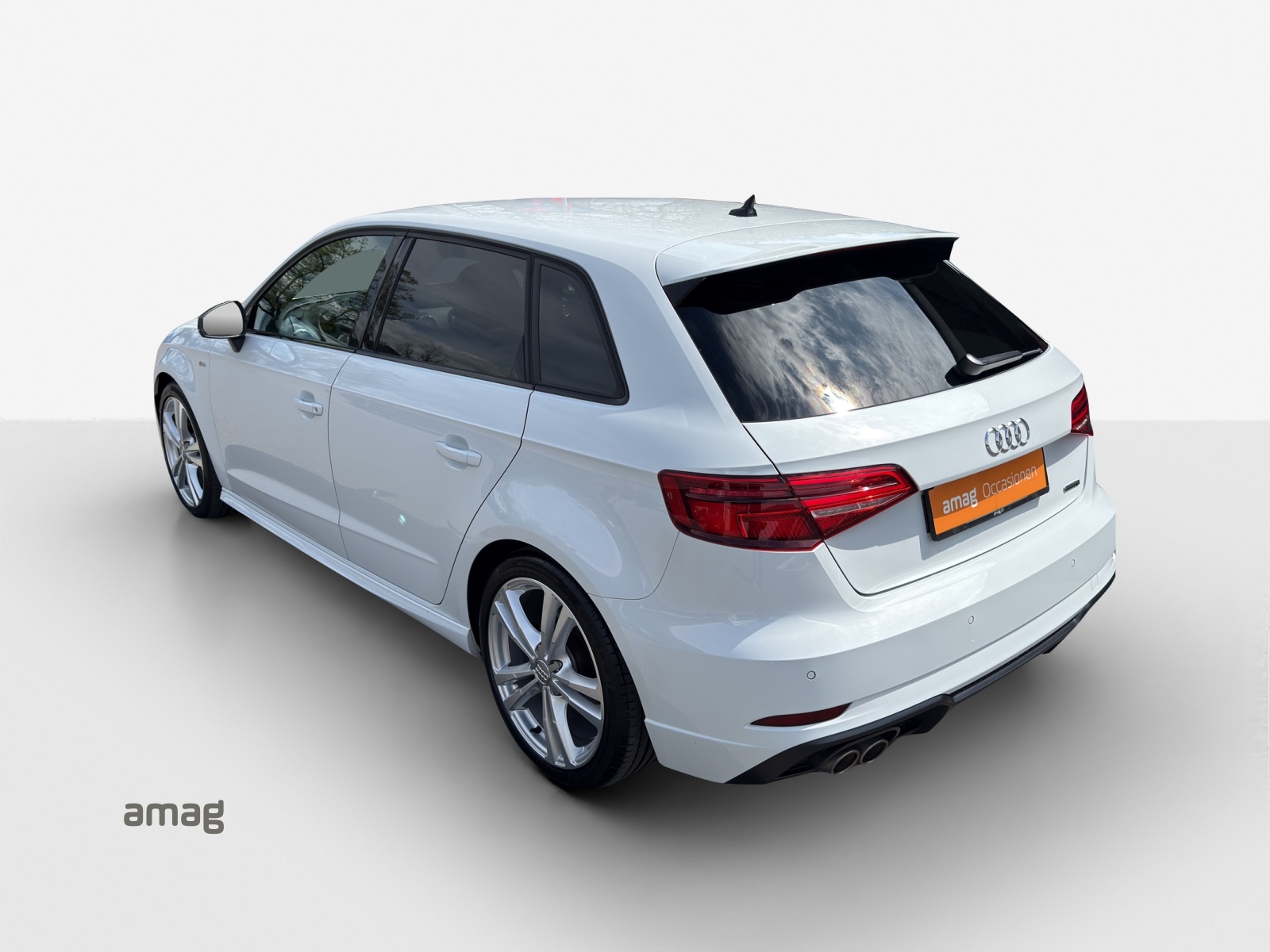 AUDI A3 Sportback 40 TFSI Sport Attraction quattro S-tronic-image-2