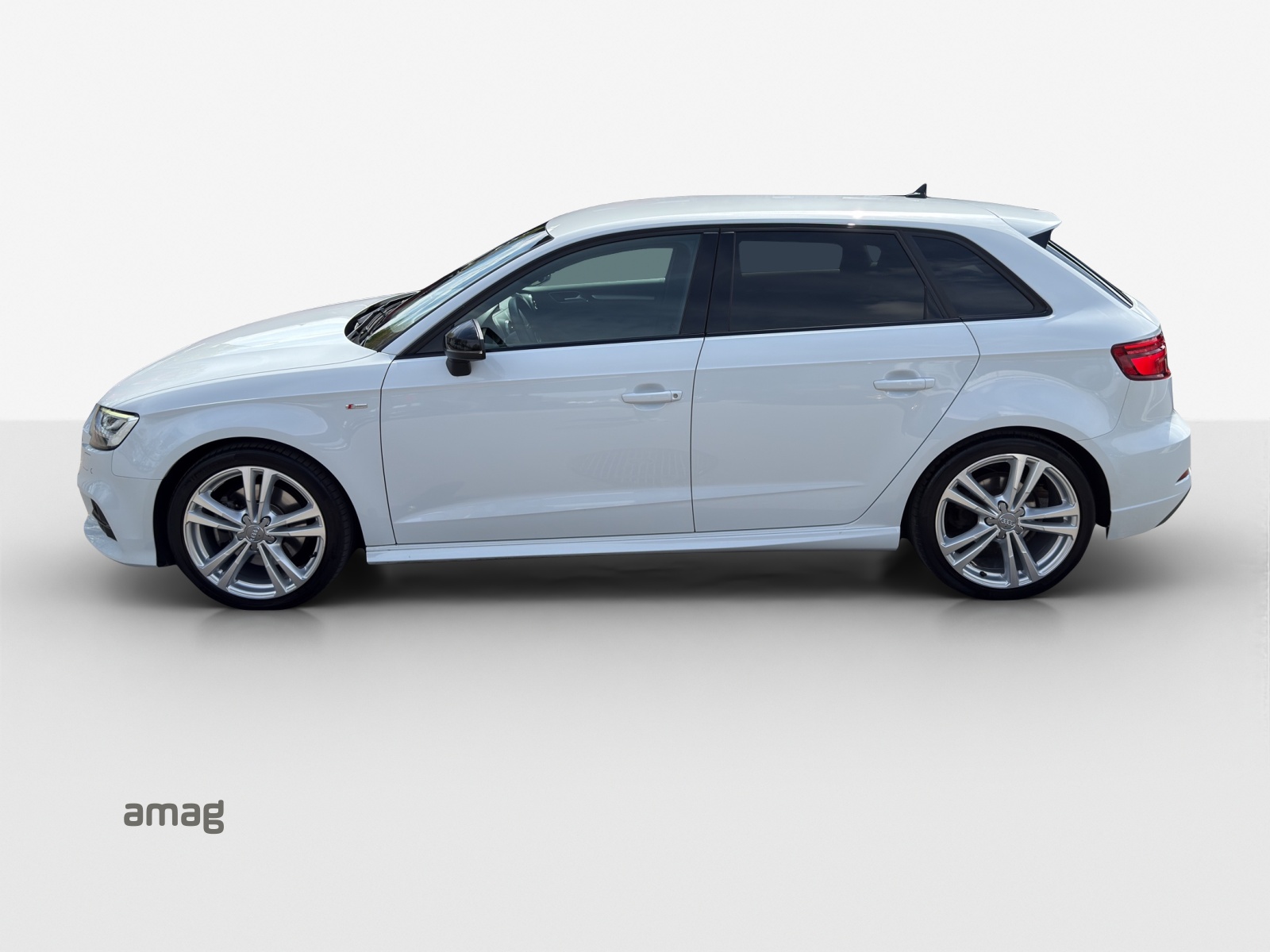 AUDI A3 Sportback 40 TFSI Sport Attraction quattro S-tronic-image-1