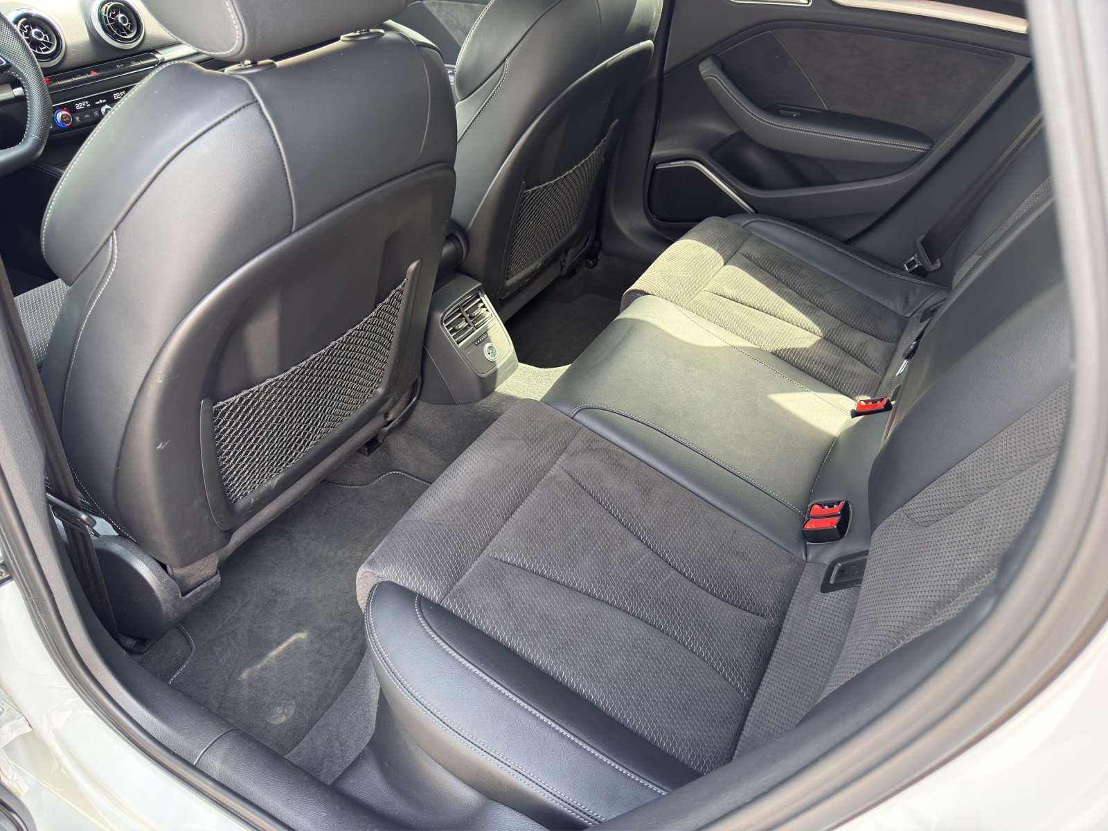 AUDI A3 Sportback 40 TFSI Sport Attraction quattro S-tronic-image-11