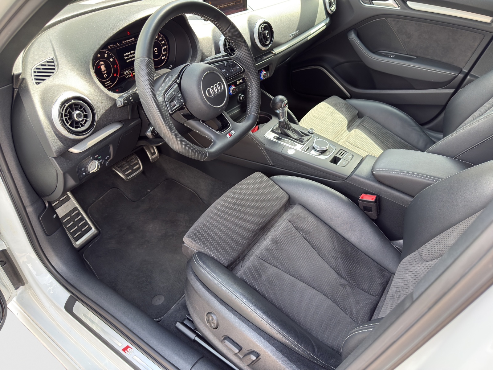AUDI A3 Sportback 40 TFSI Sport Attraction quattro S-tronic-image-7