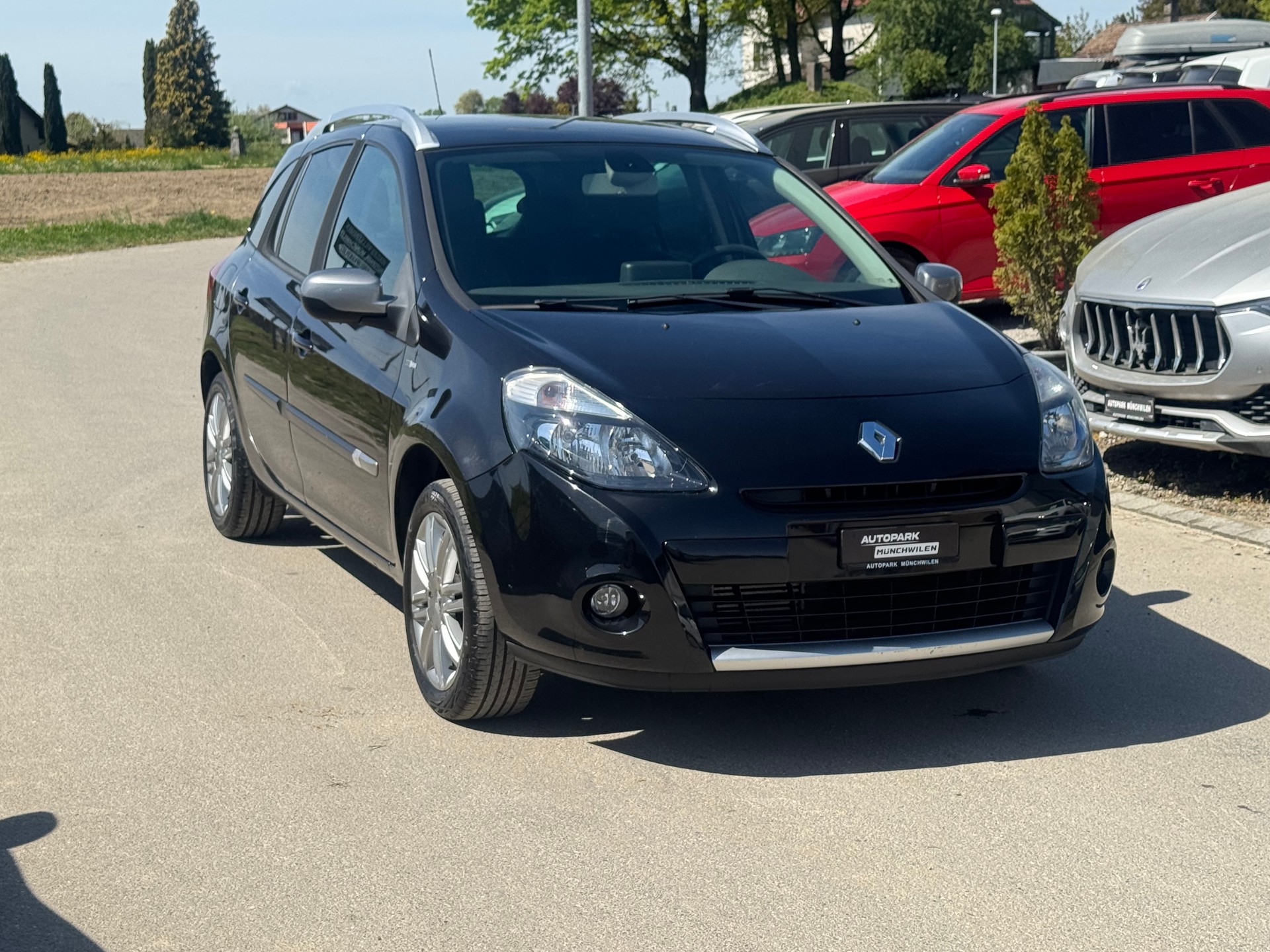 RENAULT Clio Grandtour 1.2 16V Turbo Night&Day-image-1