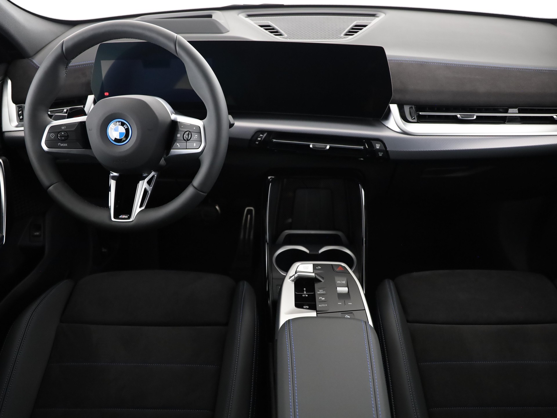BMW iX2 30 xDrive-image-17