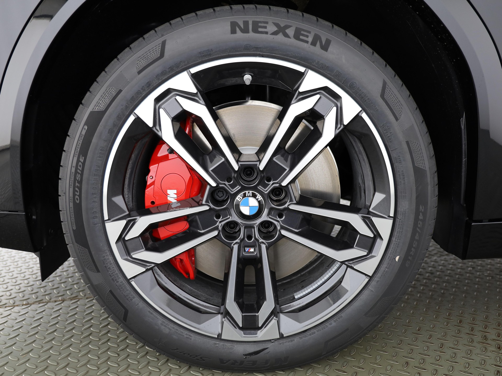 BMW iX2 30 xDrive-image-21