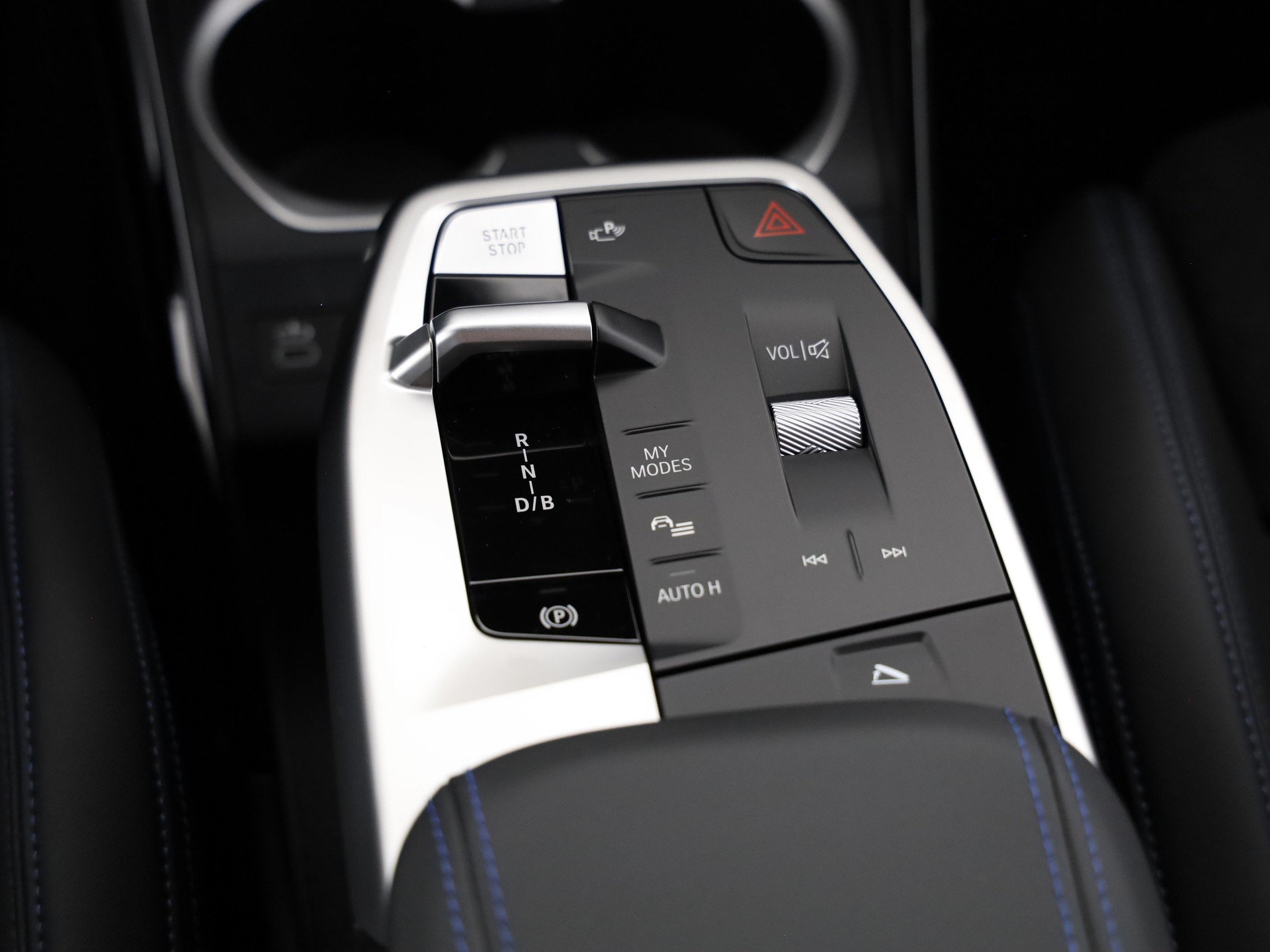 BMW iX2 30 xDrive-image-18